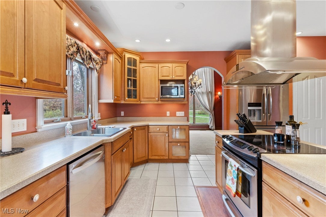 Chardon, Ohio, 44024, United States, 4 Bedrooms Bedrooms, ,5 BathroomsBathrooms,Residential,For Sale,1985731