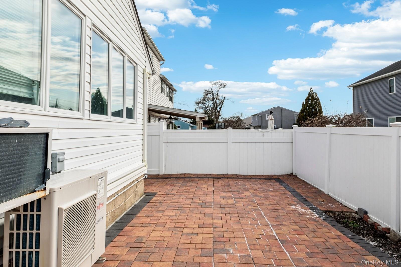 Massapequa Park, New York, 11762, United States, 3 Bedrooms Bedrooms, ,4 BathroomsBathrooms,Residential,For Sale,1941074