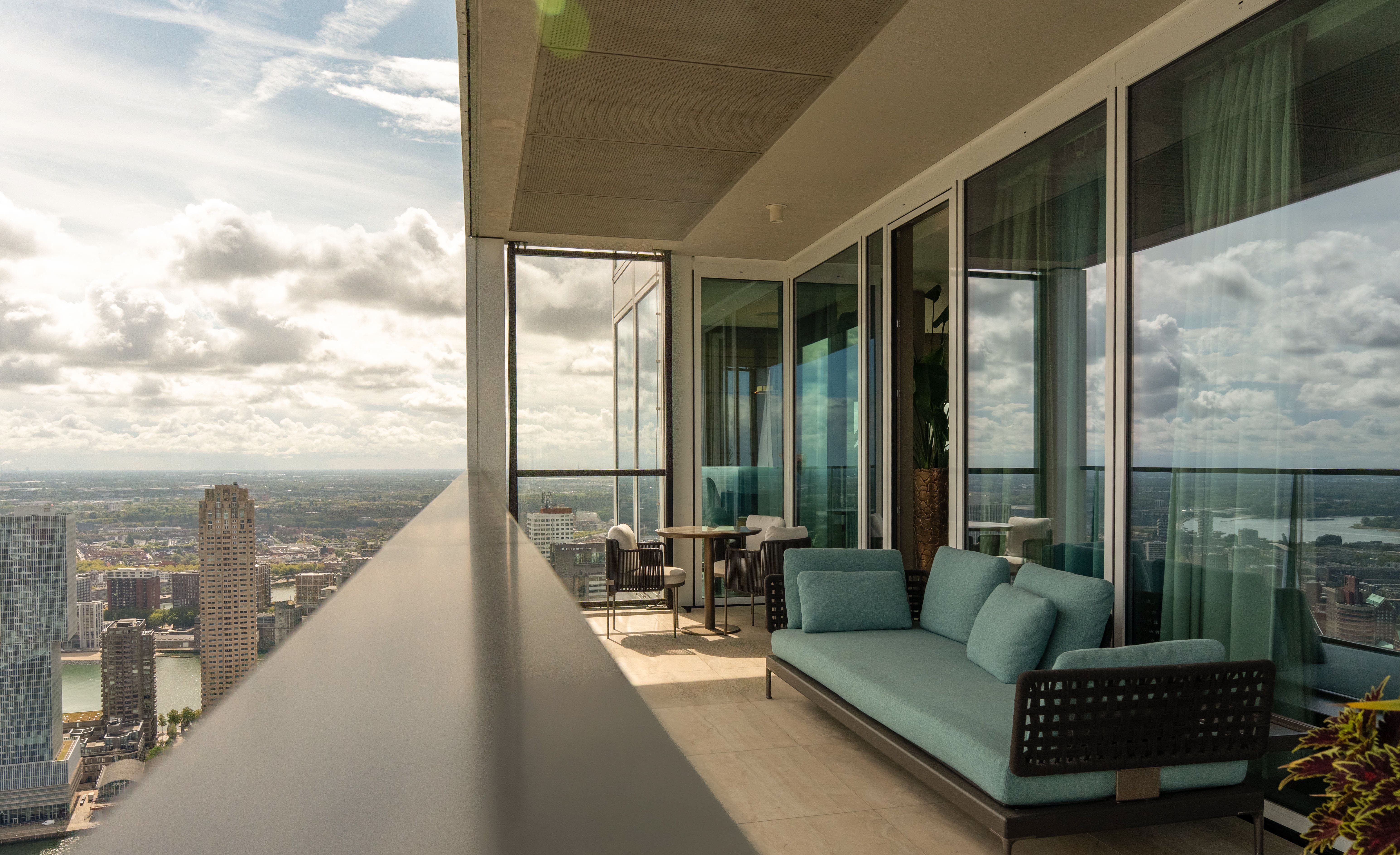 EEN BUITENGEWONE PENTHOUSE-RESIDENTIE MET TERRASSEN RONDOM EN EEN ADEMBENEMEND 3 - 物件實景