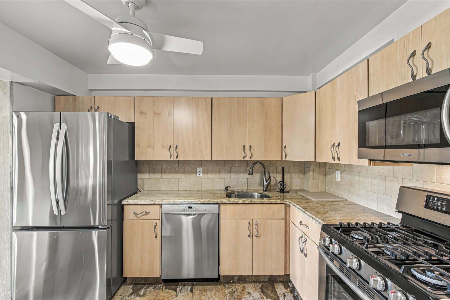  1301 Michael Court #1624, Bayside, NY, 11360 - 物件實景