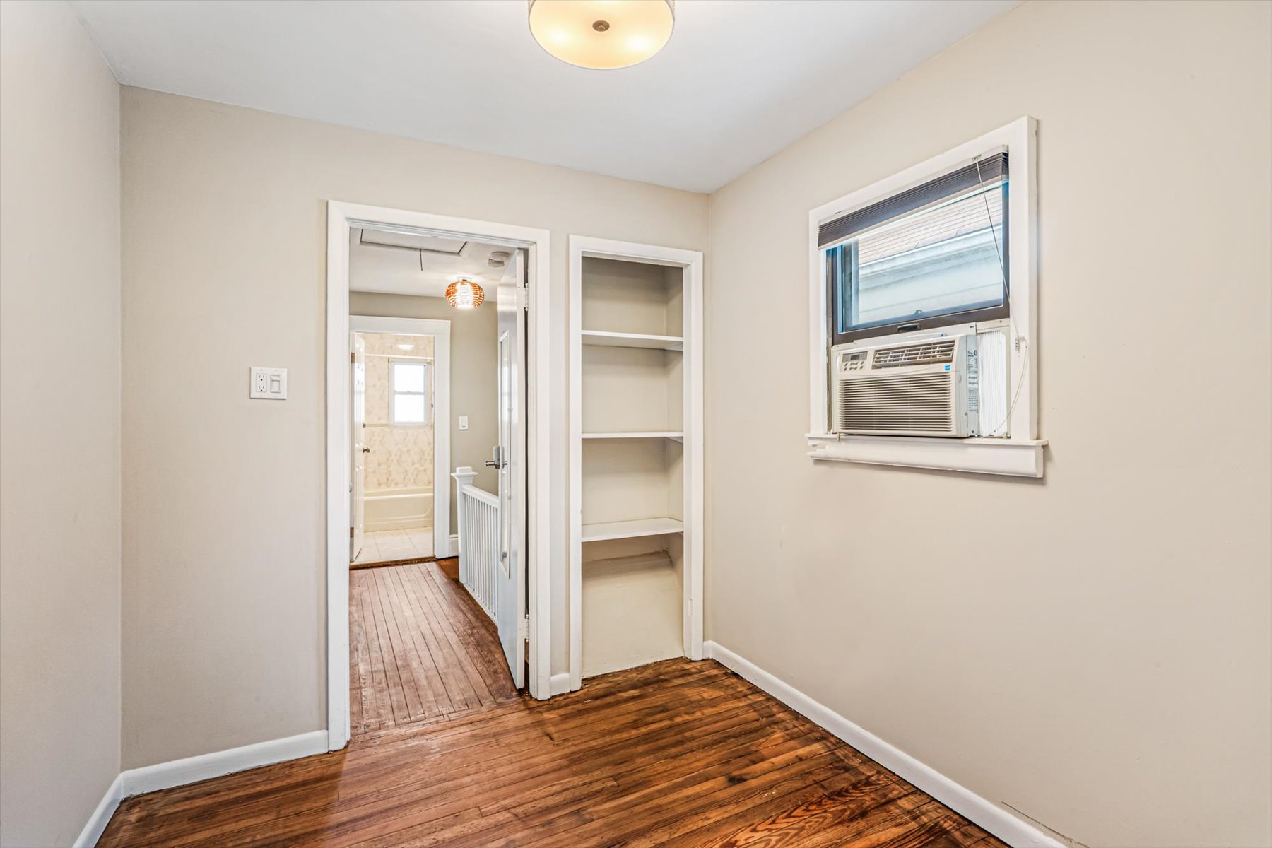  90-43 70th Drive, Forest Hills, NY, 11375 - 物件實景