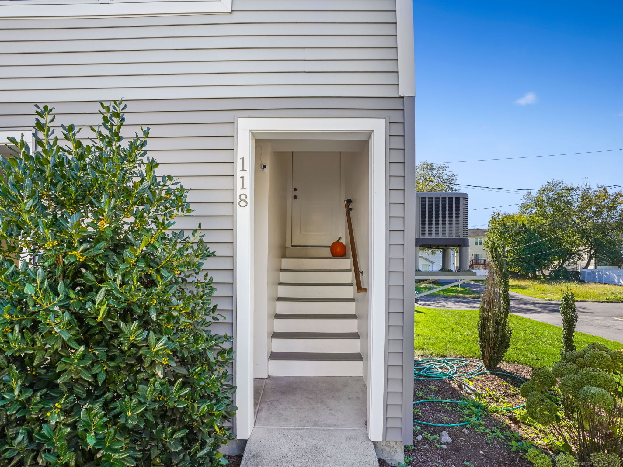 Fairfield, Connecticut, 06825, United States, 3 Bedrooms Bedrooms, ,3 BathroomsBathrooms,Residential,For Sale,1964162