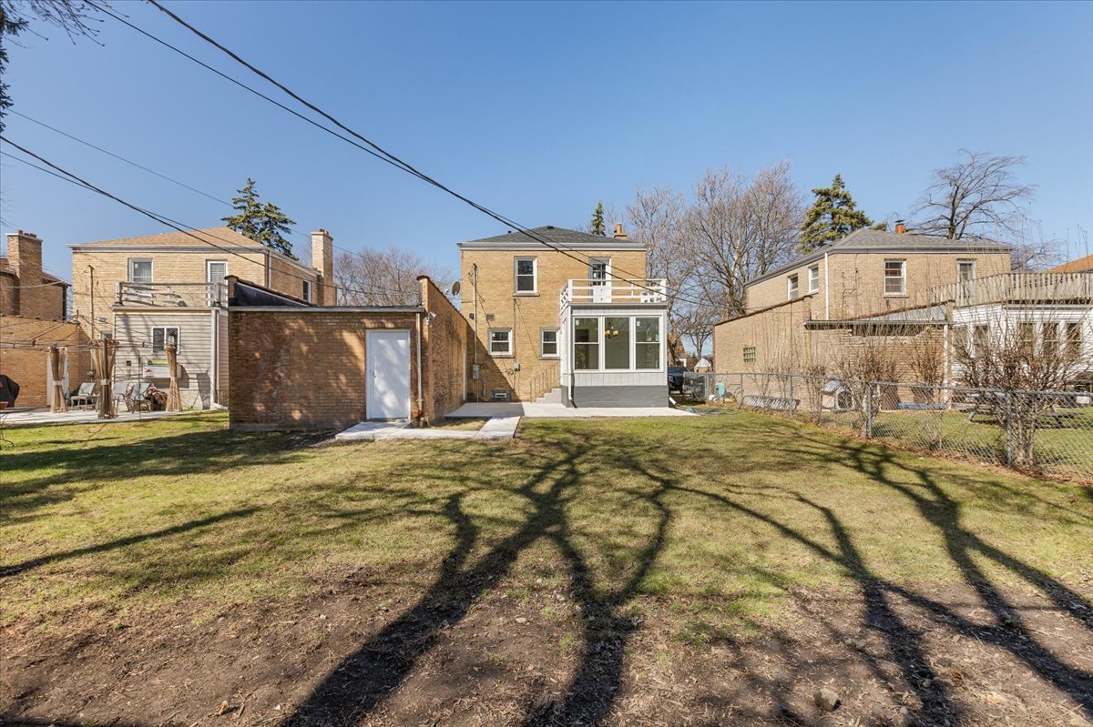 Lincolnwood, Illinois, 60712, United States, 3 Bedrooms Bedrooms, ,2 BathroomsBathrooms,Residential,For Sale,1900722
