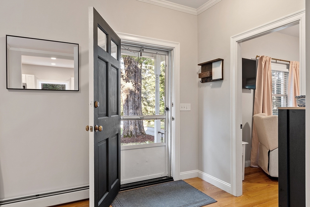 Andover, Massachusetts, 01810, United States, 2 Bedrooms Bedrooms, ,1 BathroomBathrooms,Residential,For Sale,1941591
