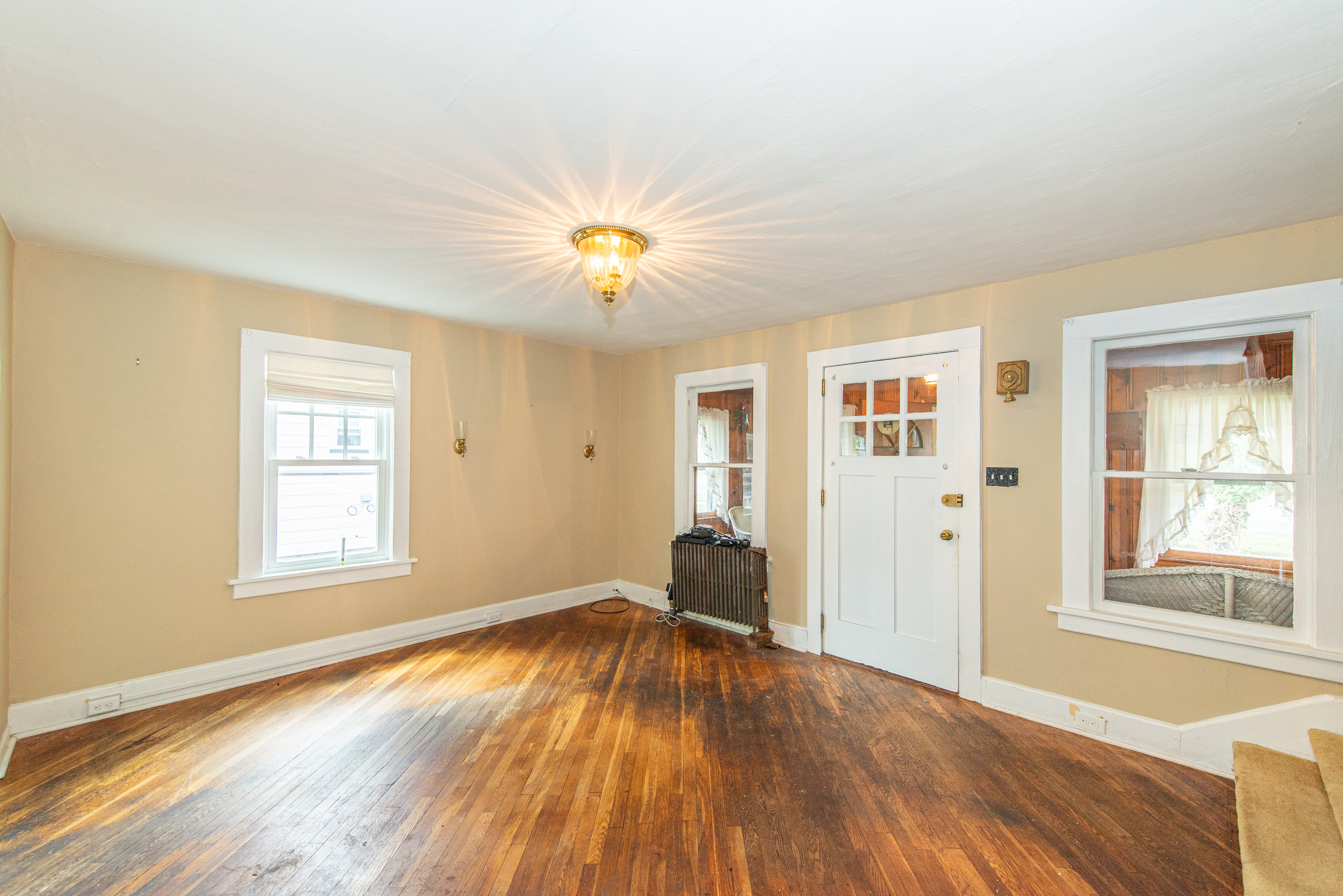 Nutley, New Jersey, 07110, United States, 3 Bedrooms Bedrooms, ,2 BathroomsBathrooms,Residential,For Sale,1935440