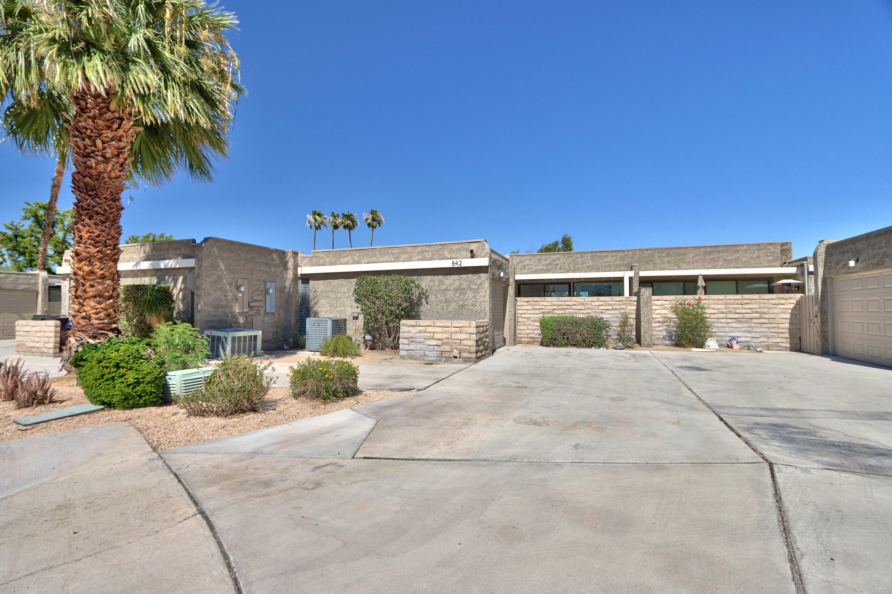 Palm Springs, California, 92262, United States, 2 Bedrooms Bedrooms, ,2 BathroomsBathrooms,Residential,For Sale,1890767