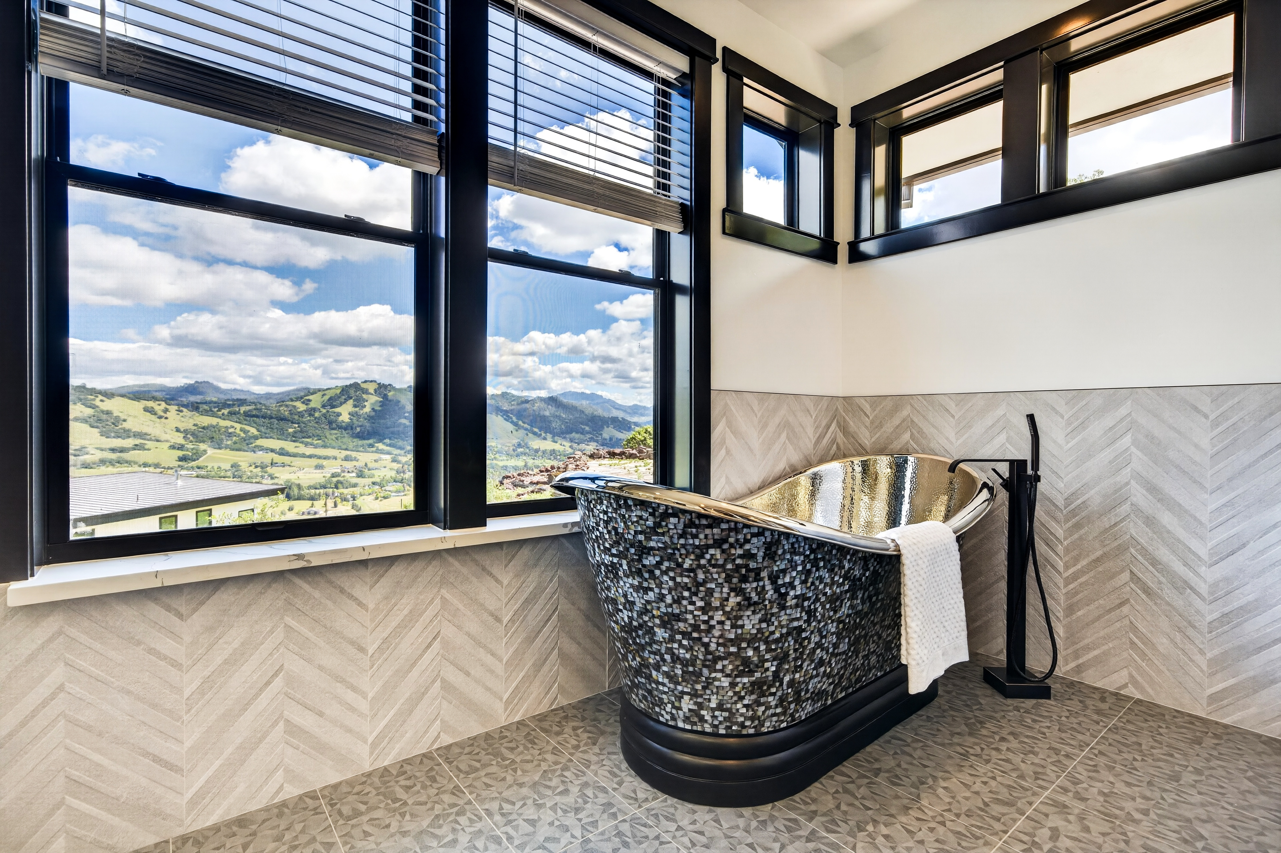  Stunning New Build - 物件實景