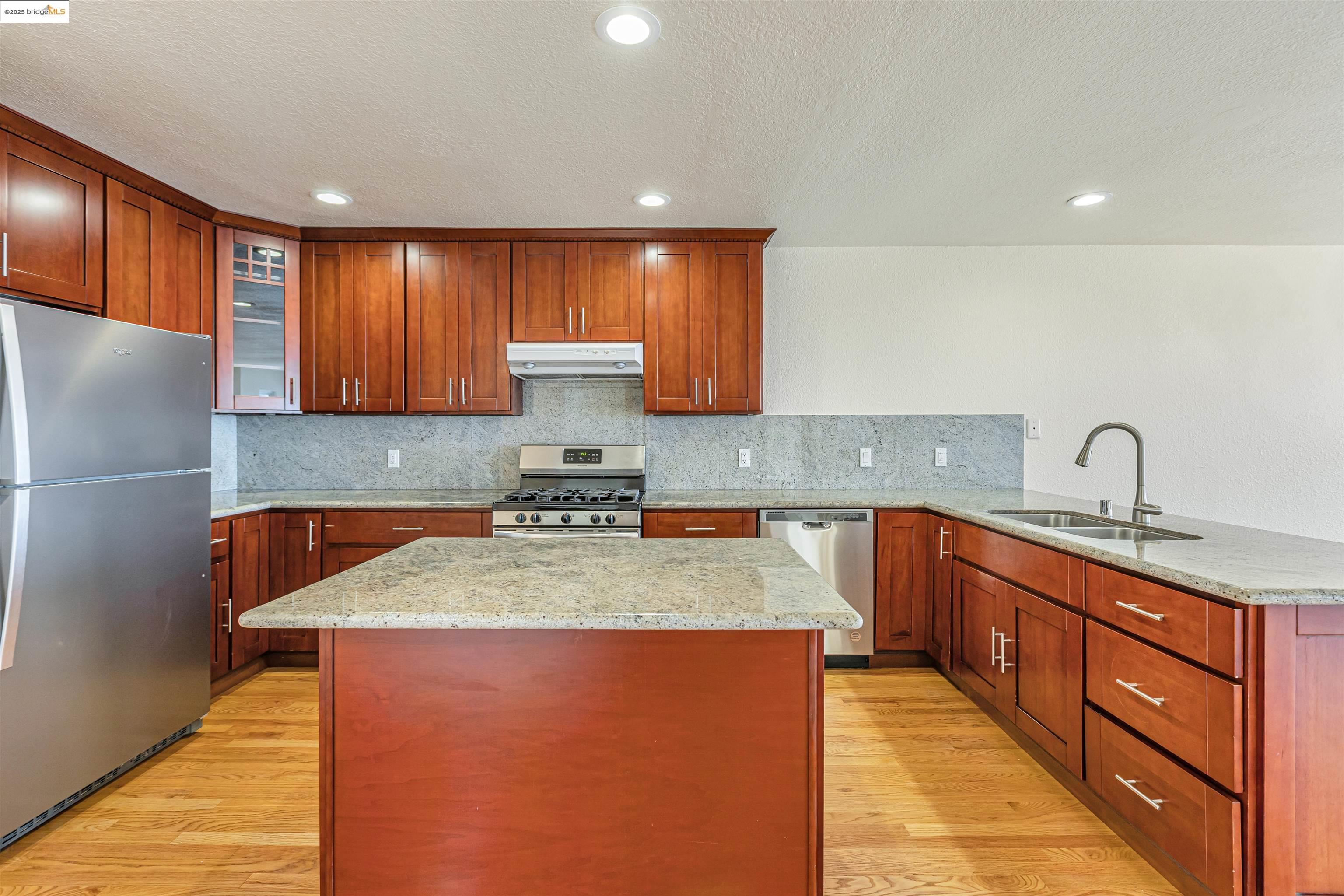 San Francisco, California, 94122, United States, 3 Bedrooms Bedrooms, ,3 BathroomsBathrooms,Residential,For Sale,1949271