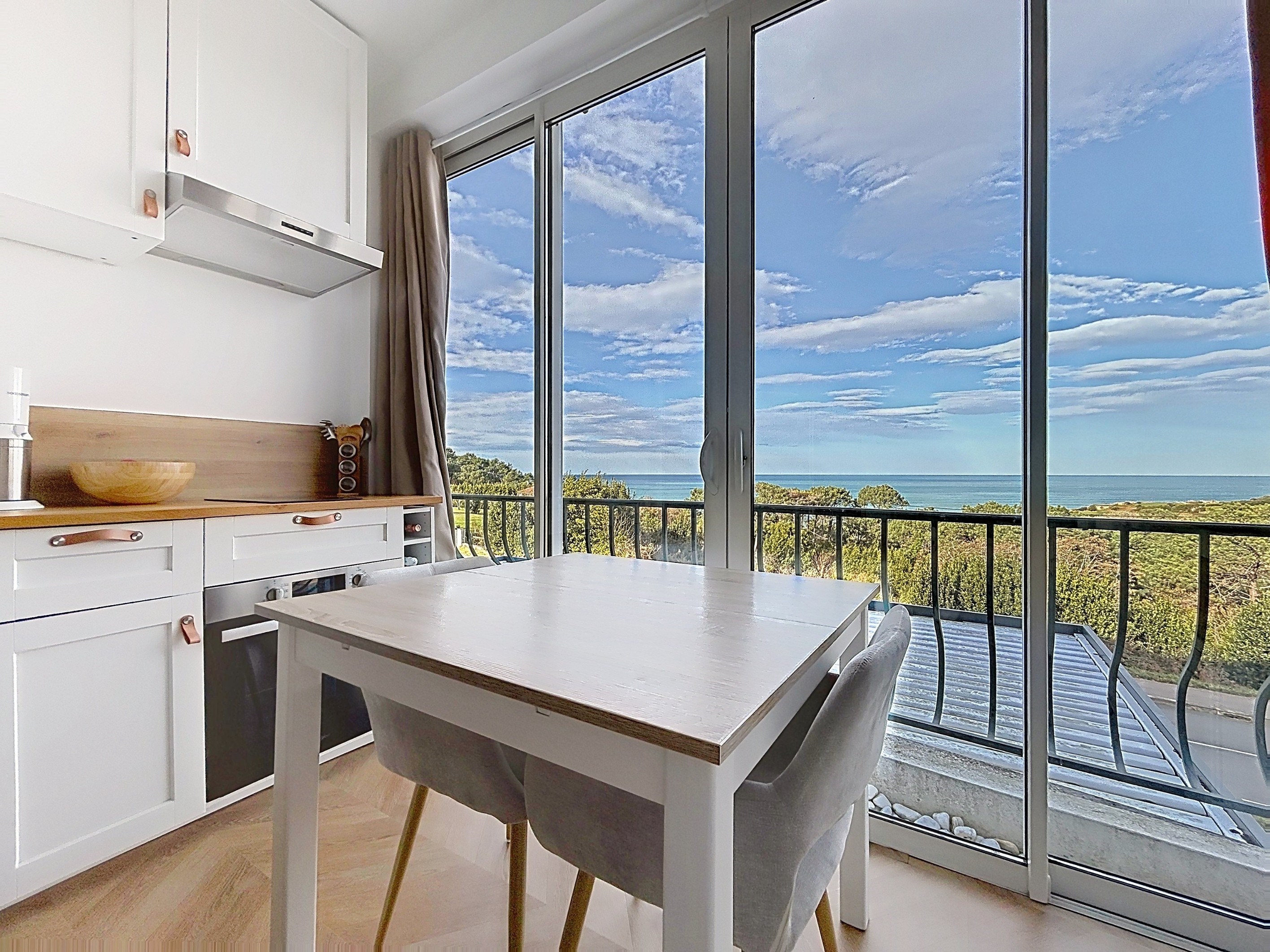  Charming Renovated Studio – Sea View & Prime Location - 物件實景