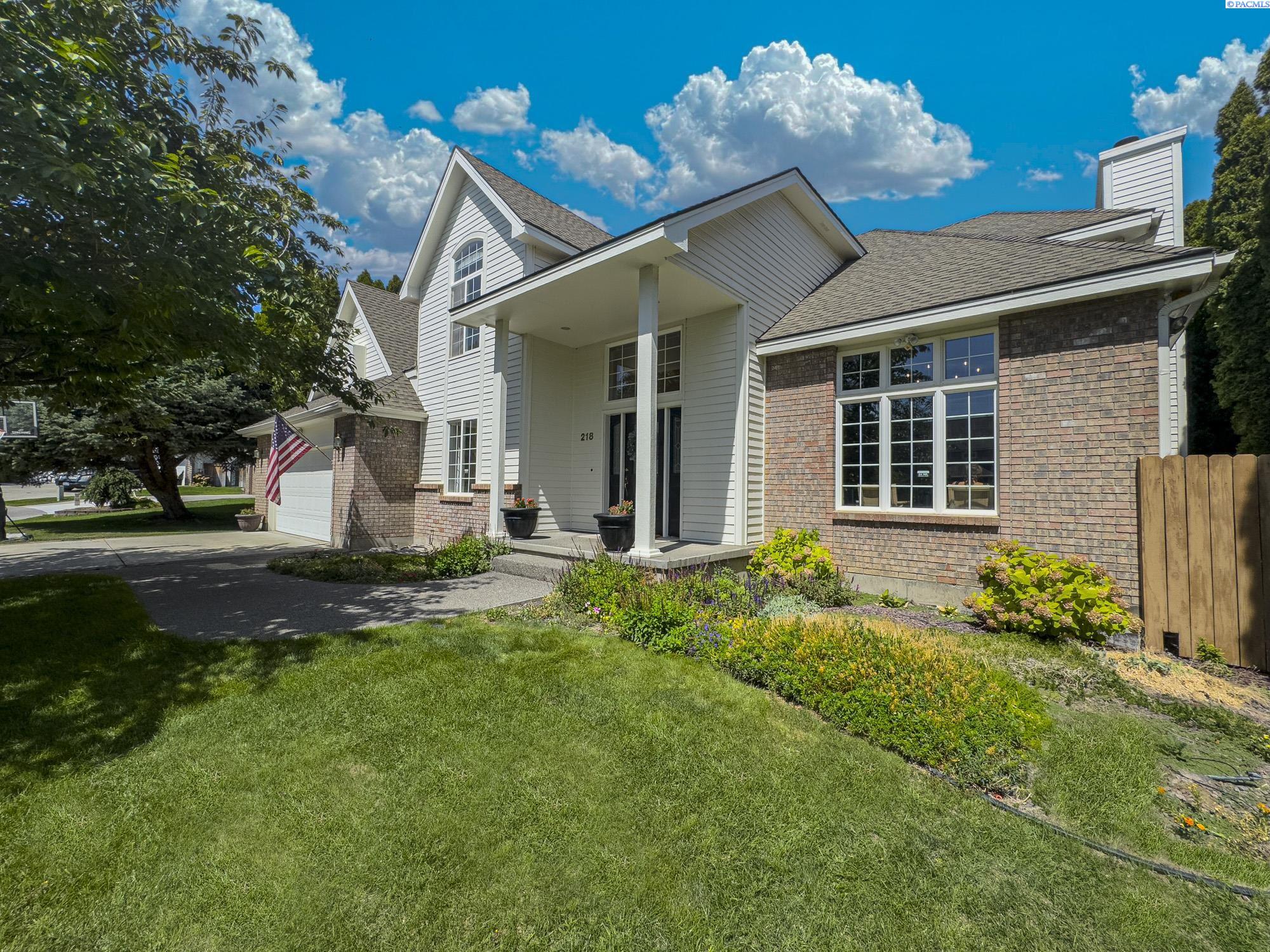 Richland, Washington, 99352, United States, 5 Bedrooms Bedrooms, ,4 BathroomsBathrooms,Residential,For Sale,1927234