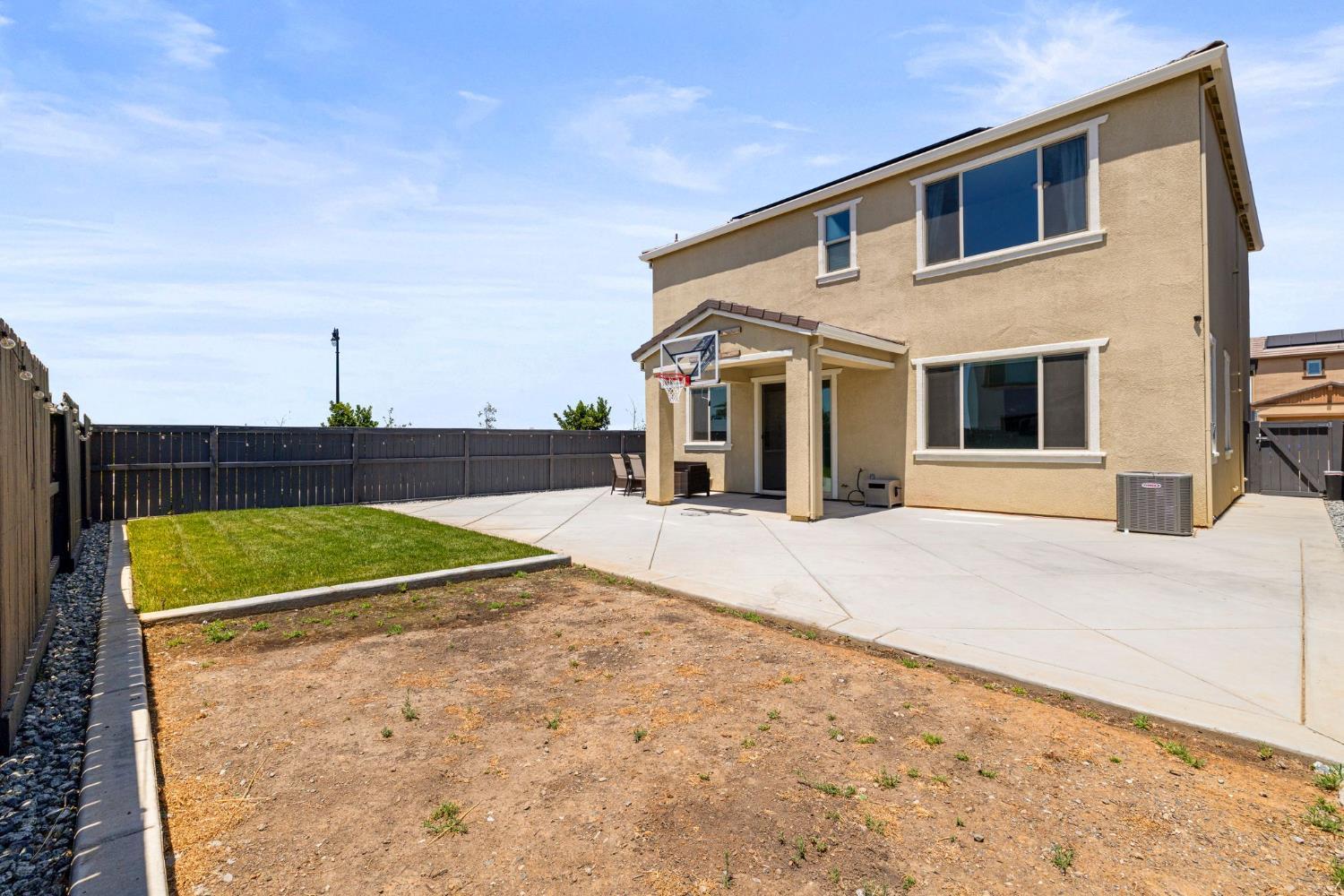 Elk Grove, California, 95757, United States, 4 Bedrooms Bedrooms, ,3 BathroomsBathrooms,Residential,For Sale,1879149