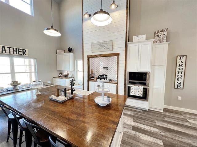 Tahlequah, Oklahoma, 74464, United States, 6 Bedrooms Bedrooms, ,4 BathroomsBathrooms,Residential,For Sale,1982576