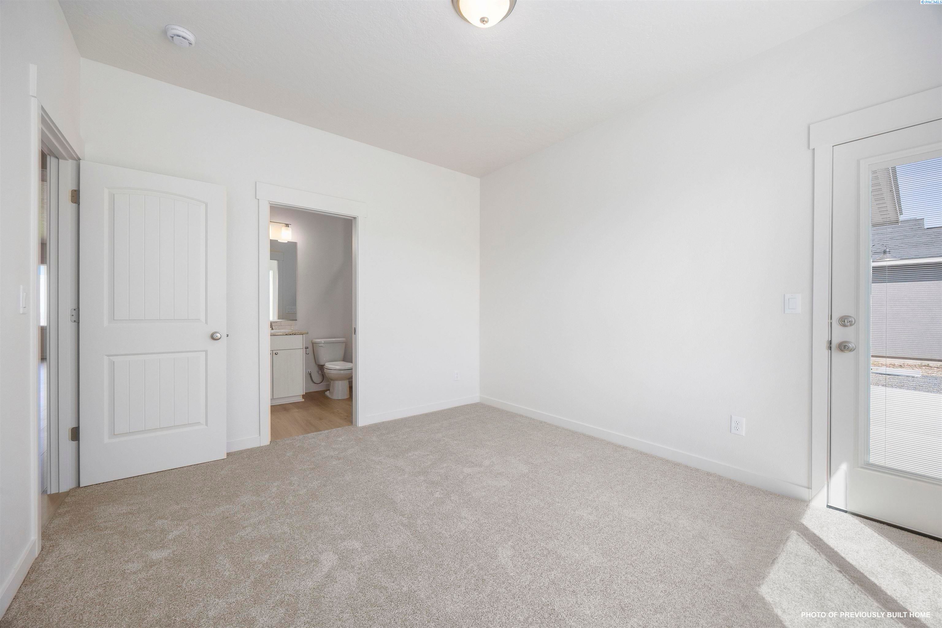 Prosser, Washington, 99350, United States, 5 Bedrooms Bedrooms, ,3 BathroomsBathrooms,Residential,For Sale,1924139