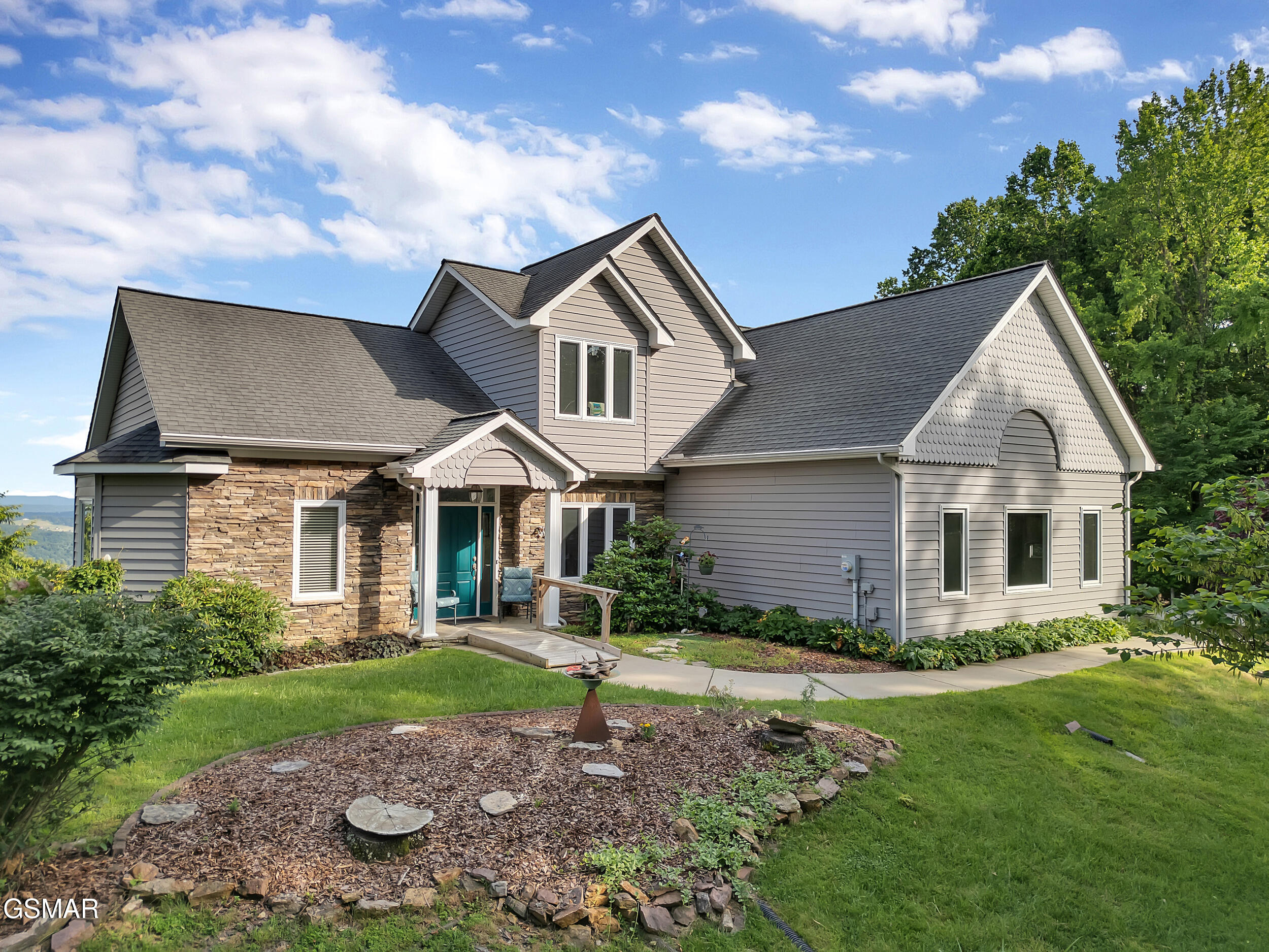 Mooresburg, Tennessee, 37811, United States, 2 Bedrooms Bedrooms, ,4 BathroomsBathrooms,Residential,For Sale,1978830