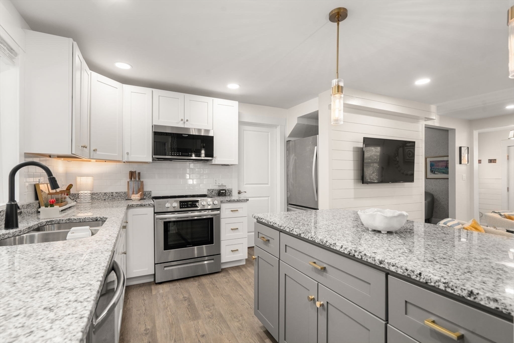 Northborough, Massachusetts, 01532, United States, 2 Bedrooms Bedrooms, ,2 BathroomsBathrooms,Residential,For Sale,1987987