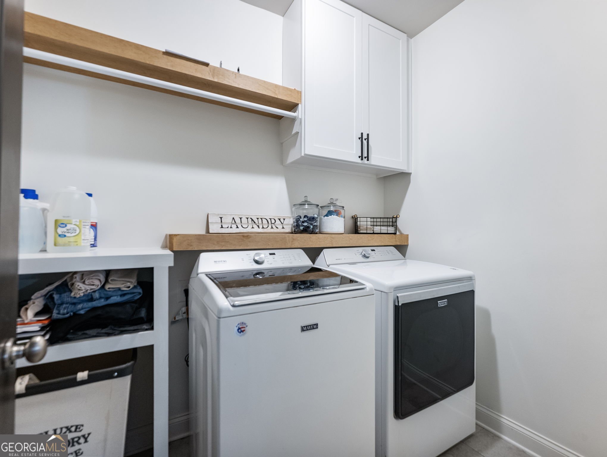 Hoschton, Georgia, 30548, United States, 5 Bedrooms Bedrooms, ,3 BathroomsBathrooms,Residential,For Sale,1986295