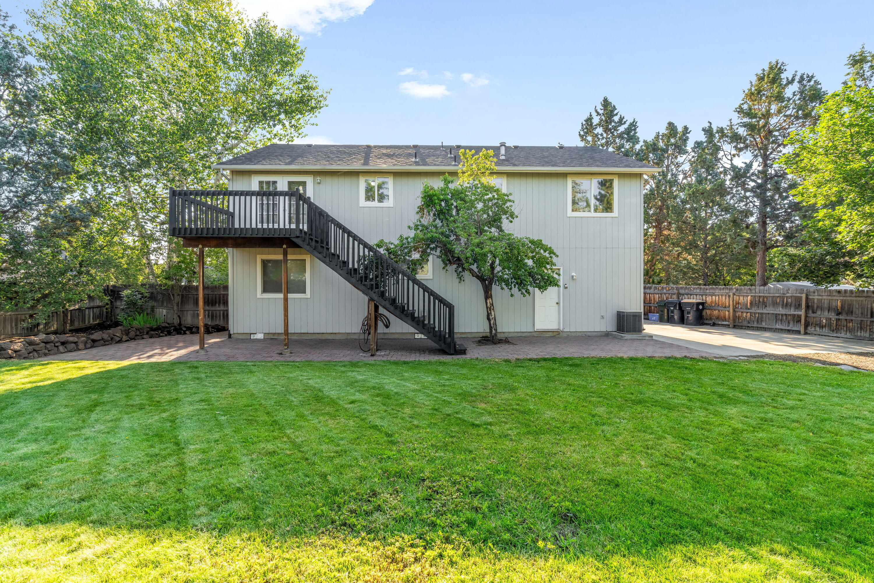 Bend, Oregon, 97701, United States, 3 Bedrooms Bedrooms, ,3 BathroomsBathrooms,Residential,For Sale,1889882