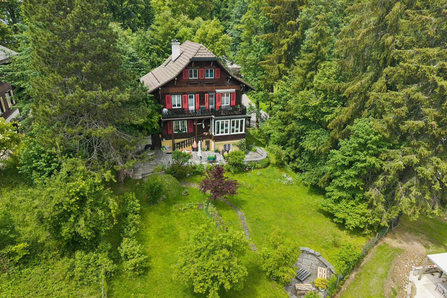  Charming house comprising 2 apartments in a lush, green setting - 物件實景
