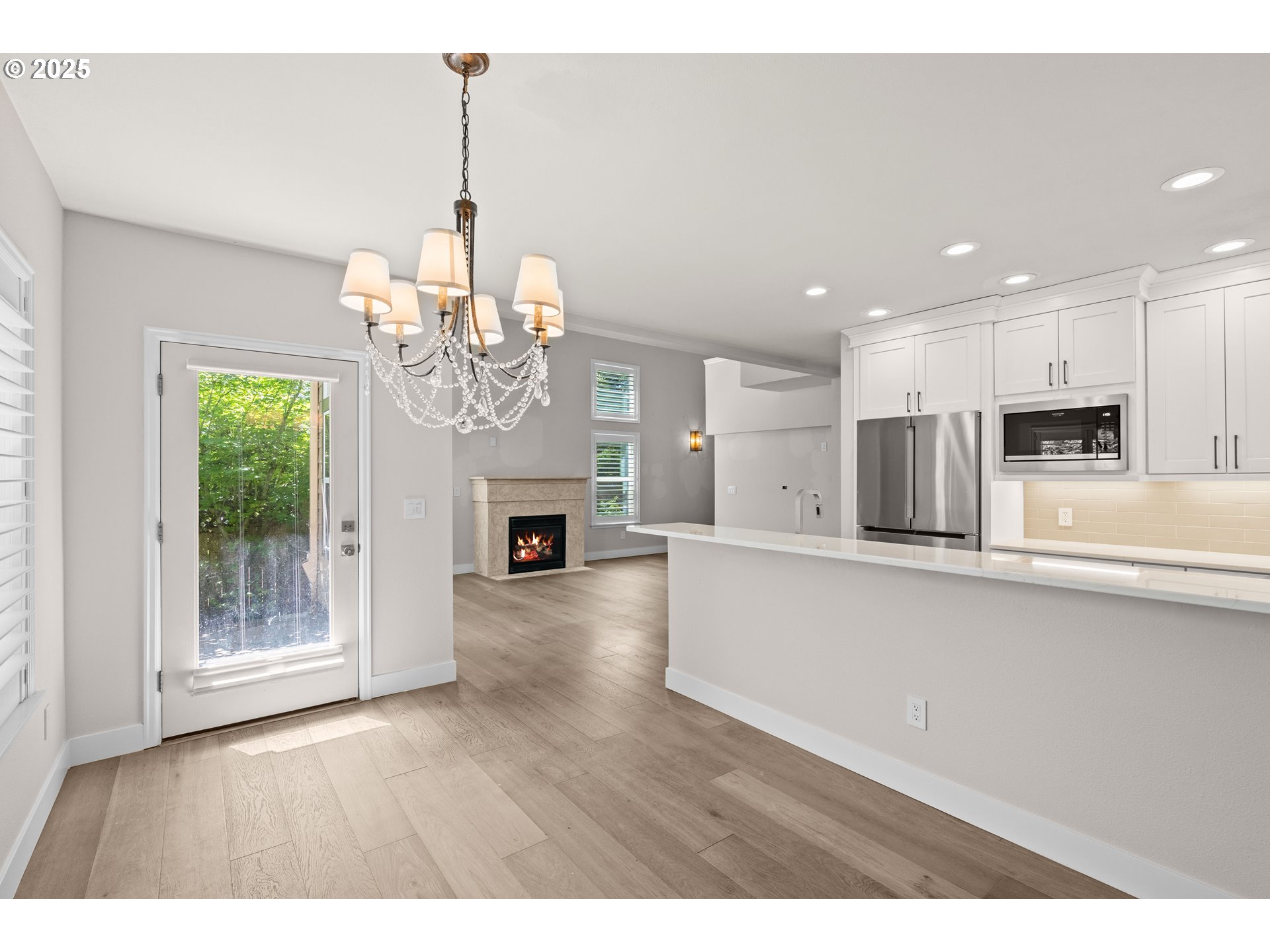 Lake Oswego, Oregon, 97035, United States, 2 Bedrooms Bedrooms, ,2 BathroomsBathrooms,Residential,For Sale,1889875