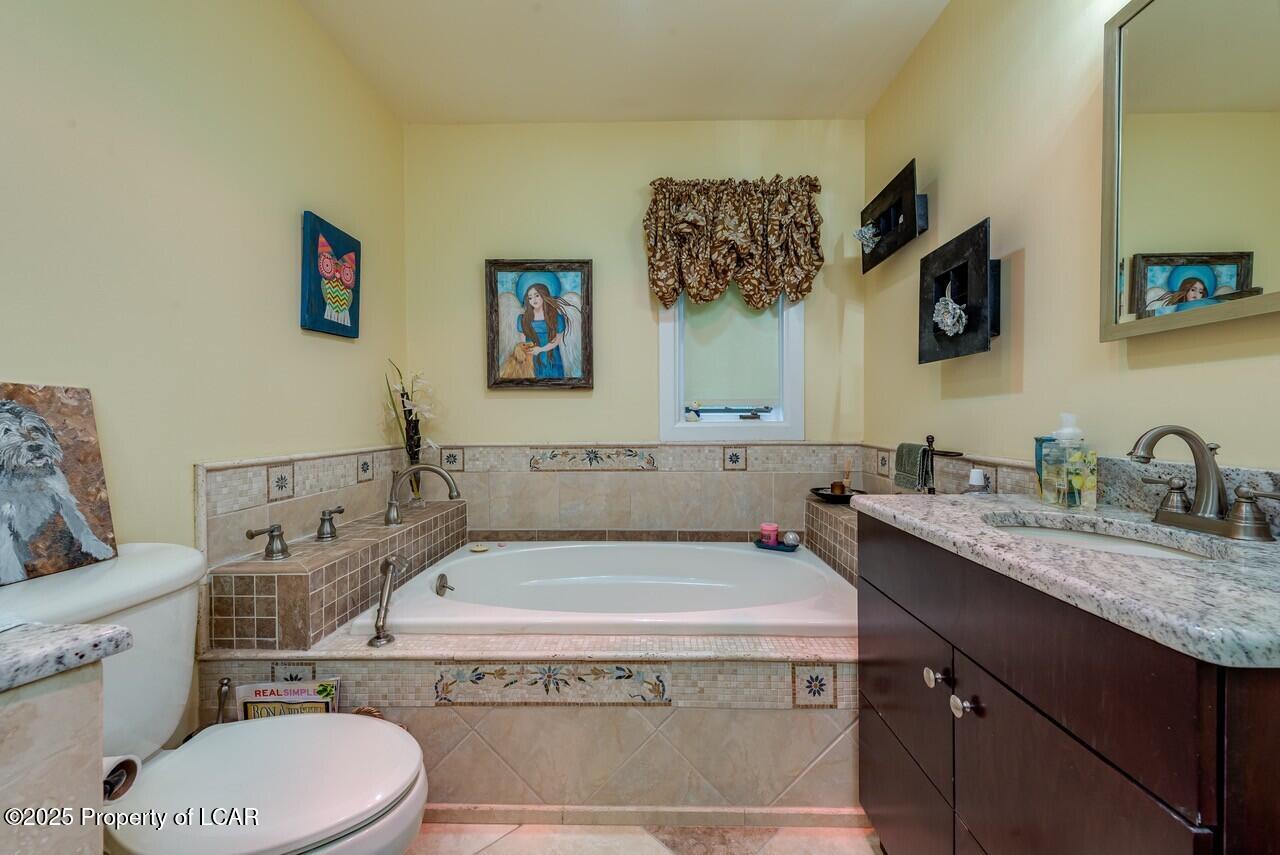 Dallas, Pennsylvania, 18612, United States, 5 Bedrooms Bedrooms, ,3 BathroomsBathrooms,Residential,For Sale,2006135