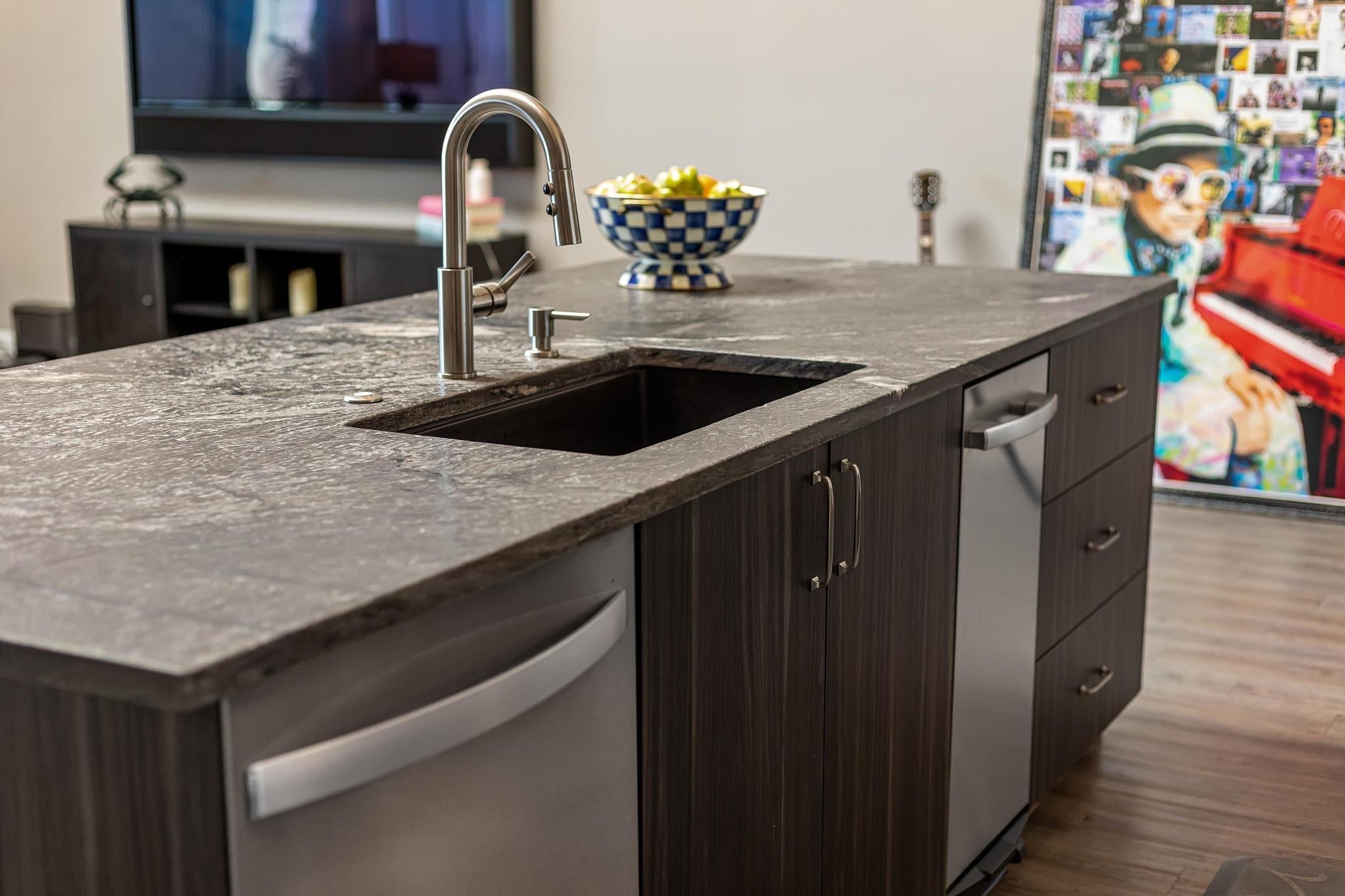 Harrison Twp, Michigan, 48045, United States, 2 Bedrooms Bedrooms, ,3 BathroomsBathrooms,Residential,For Sale,1979598