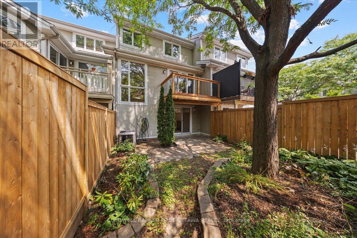 OTTAWA, Ontario, K1J 1J2, CA, 3 Bedrooms Bedrooms, ,1 BathroomBathrooms,Residential,For Sale,1903648