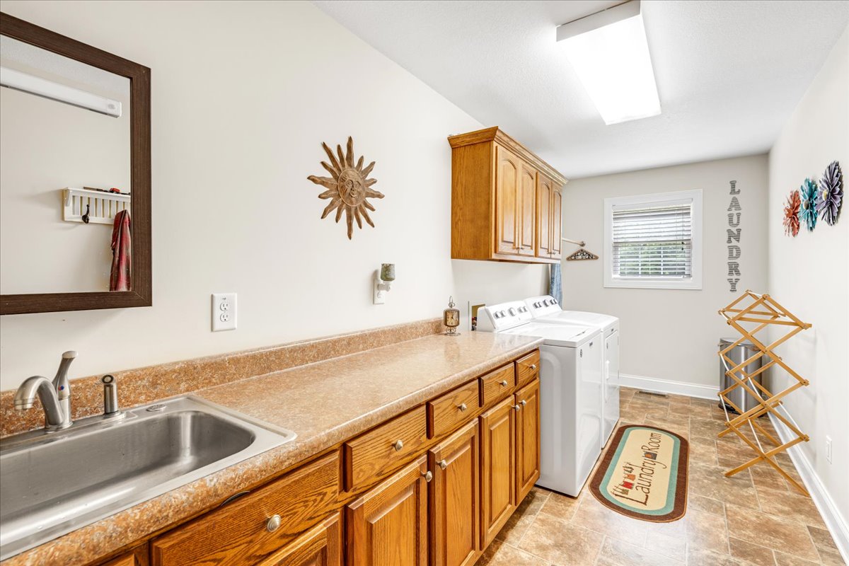 Winchester, Tennessee, 37398, United States, 4 Bedrooms Bedrooms, ,2 BathroomsBathrooms,Residential,For Sale,1921635