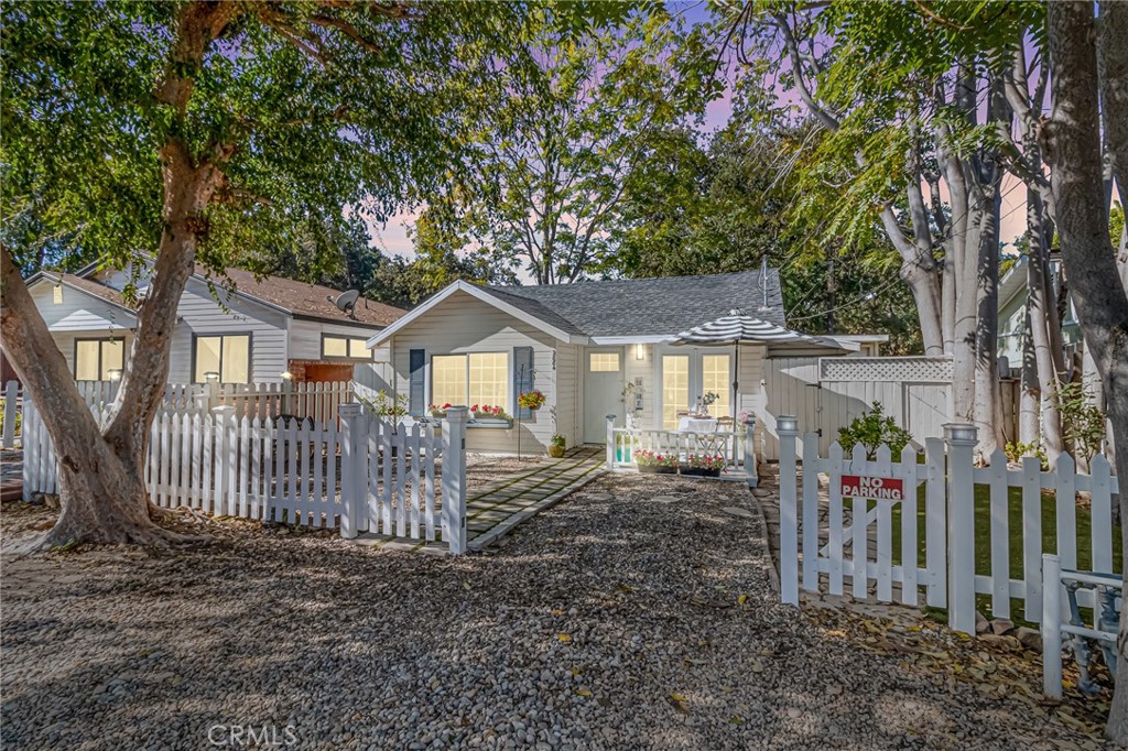 Thousand Oaks, California, 91362, United States, 2 Bedrooms Bedrooms, ,1 BathroomBathrooms,Residential,For Sale,1999225