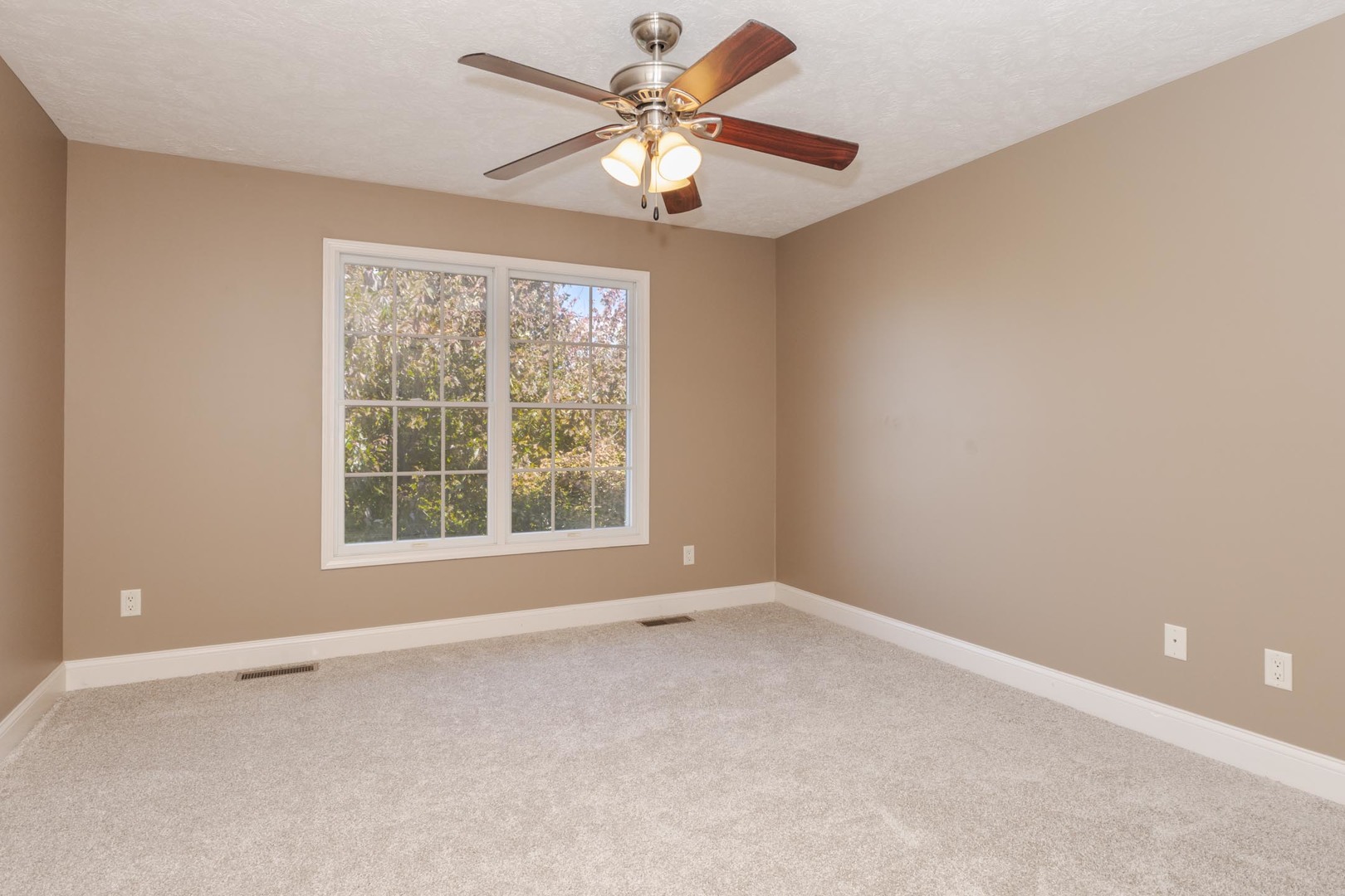 Bloomington, Illinois, 61704, United States, 4 Bedrooms Bedrooms, ,4 BathroomsBathrooms,Residential,For Sale,1996227