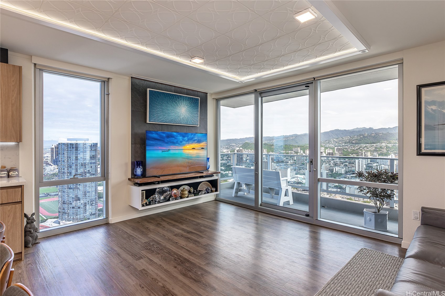 Honolulu, Hawaii, 96814, United States, 2 Bedrooms Bedrooms, ,2 BathroomsBathrooms,Residential,For Sale,1837797
