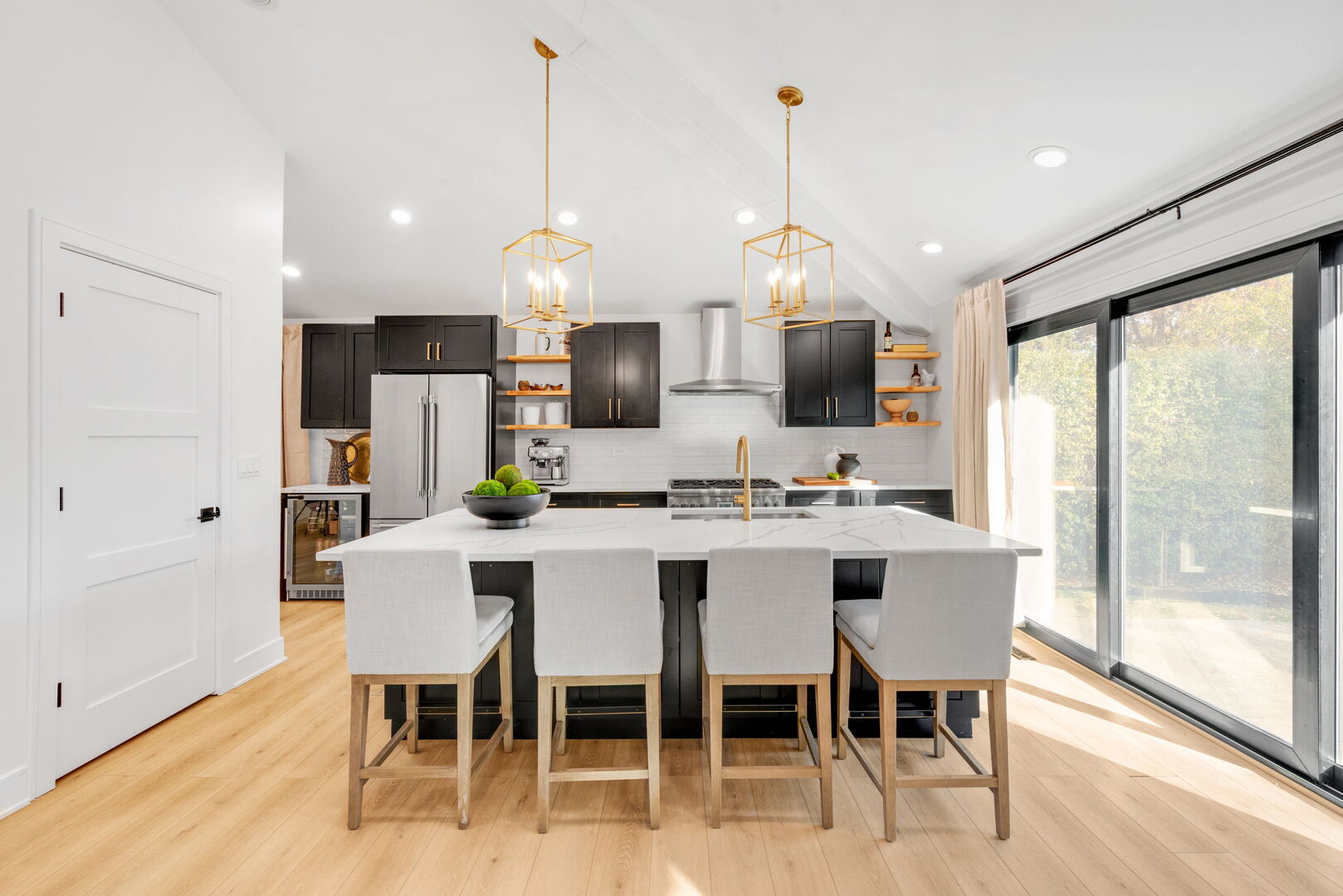 Oak Brook, Illinois, 60523, United States, 3 Bedrooms Bedrooms, ,4 BathroomsBathrooms,Residential,For Sale,1993293