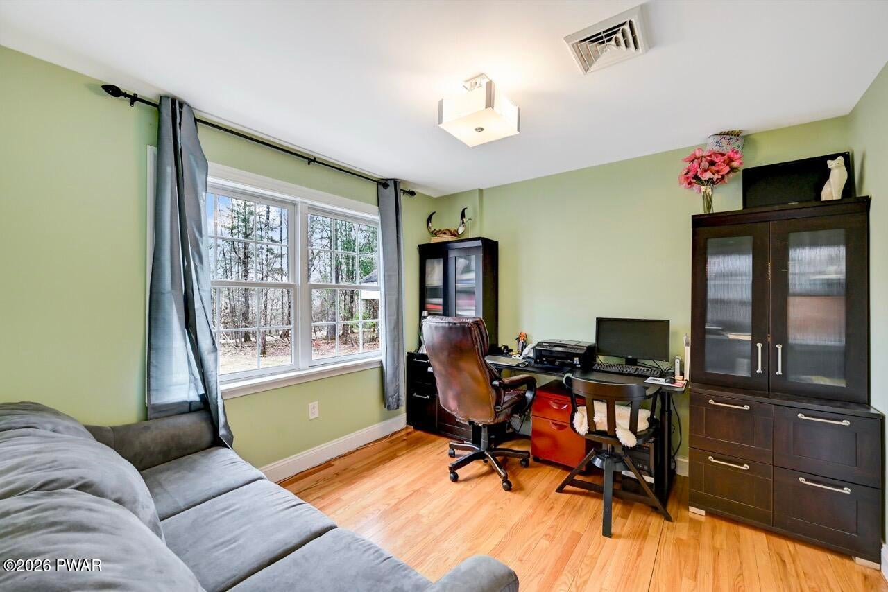 Milford, Pennsylvania, 18337, United States, 3 Bedrooms Bedrooms, ,3 BathroomsBathrooms,Residential,For Sale,2011309