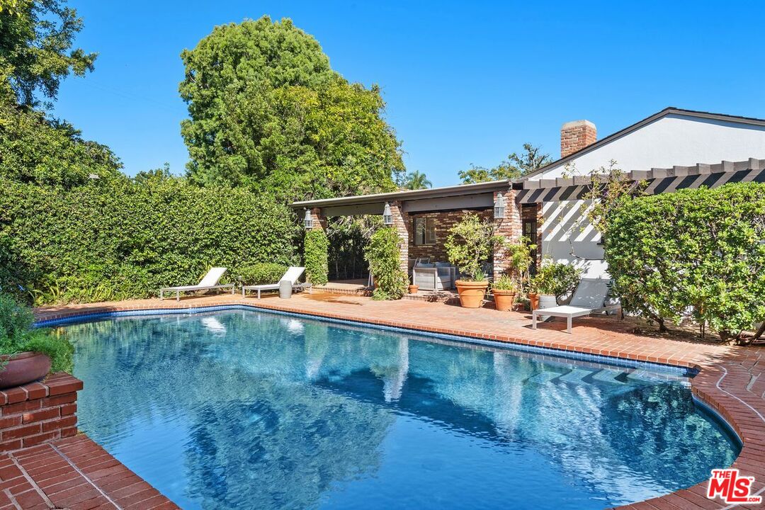 Los Angeles, California, 90049, United States, 3 Bedrooms Bedrooms, ,3 BathroomsBathrooms,Residential,For Sale,1989450