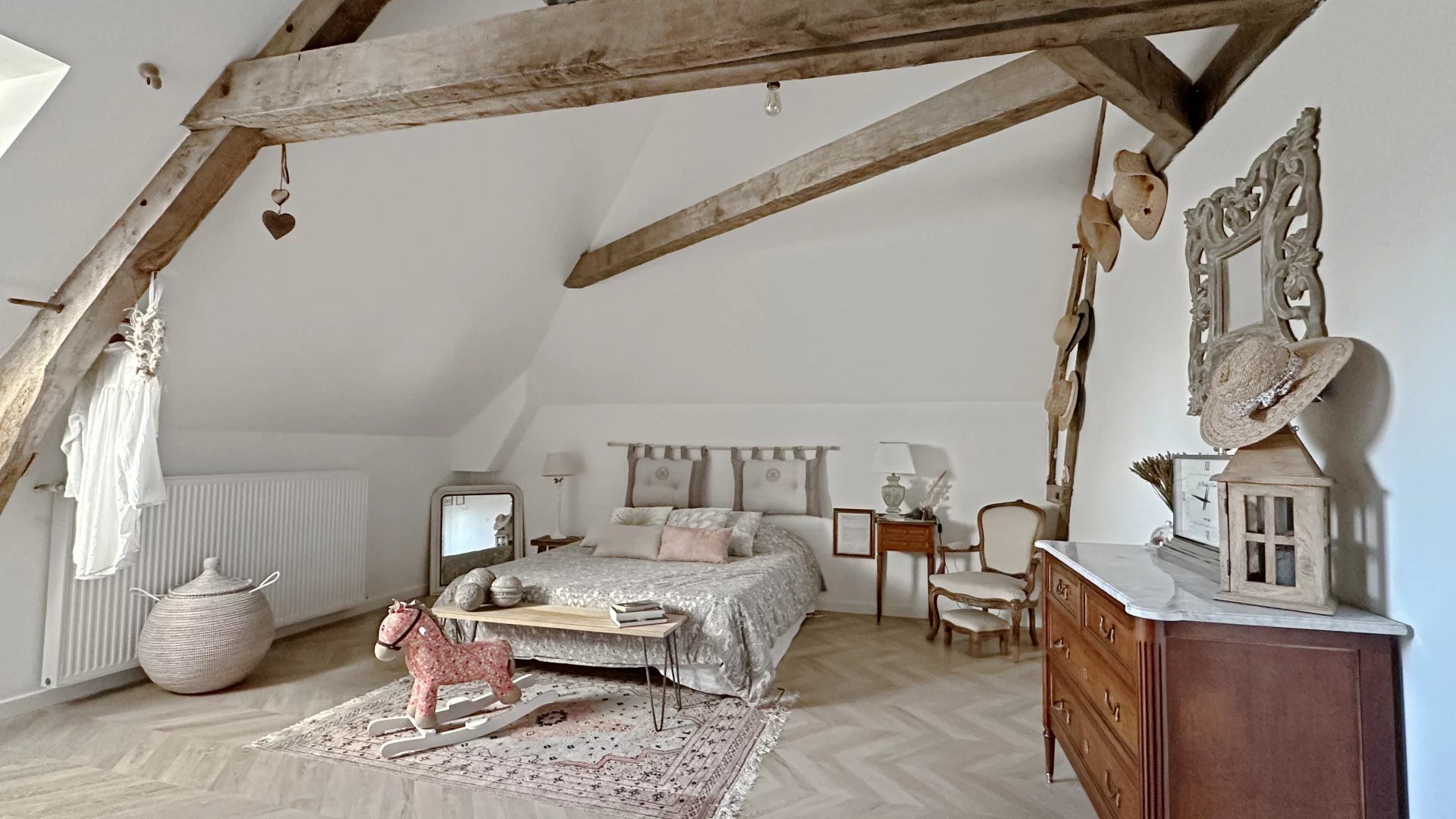 Falaise, Normandy, 14700, FR, 7 Bedrooms Bedrooms, ,5 BathroomsBathrooms,Residential,For Sale,2000549