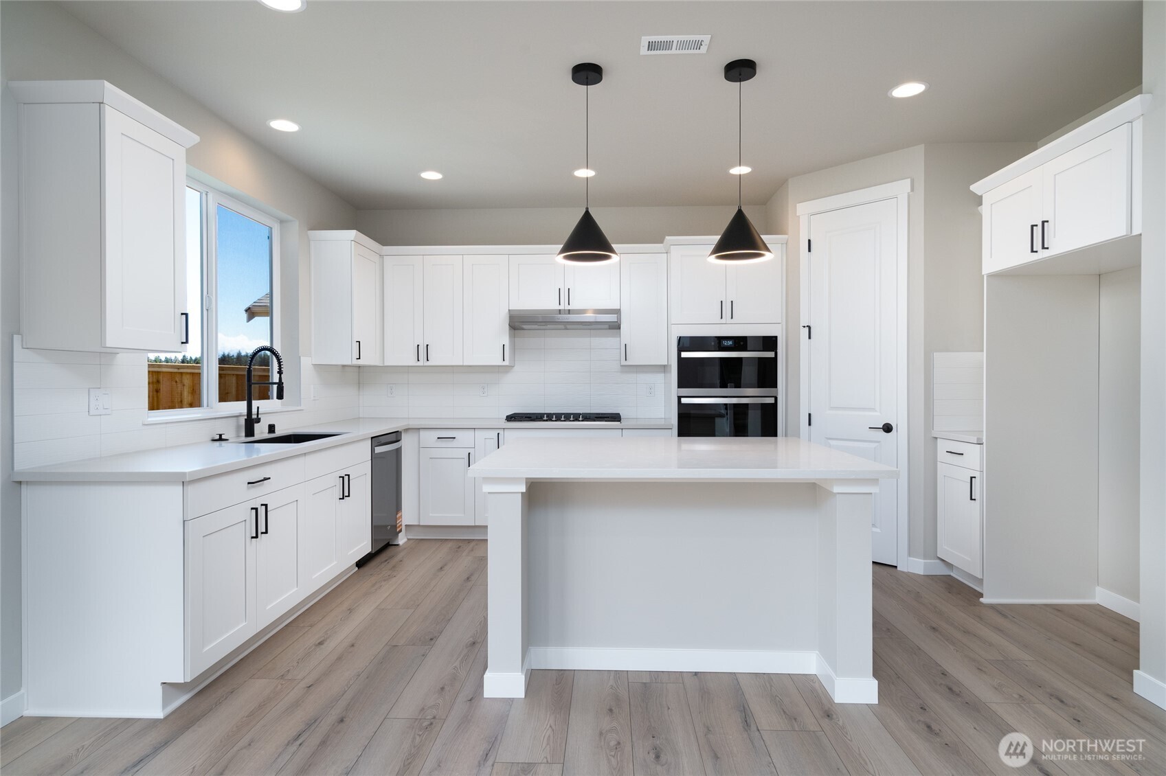 Oak Harbor, Washington, 98277, United States, 4 Bedrooms Bedrooms, ,2 BathroomsBathrooms,Residential,For Sale,1992009