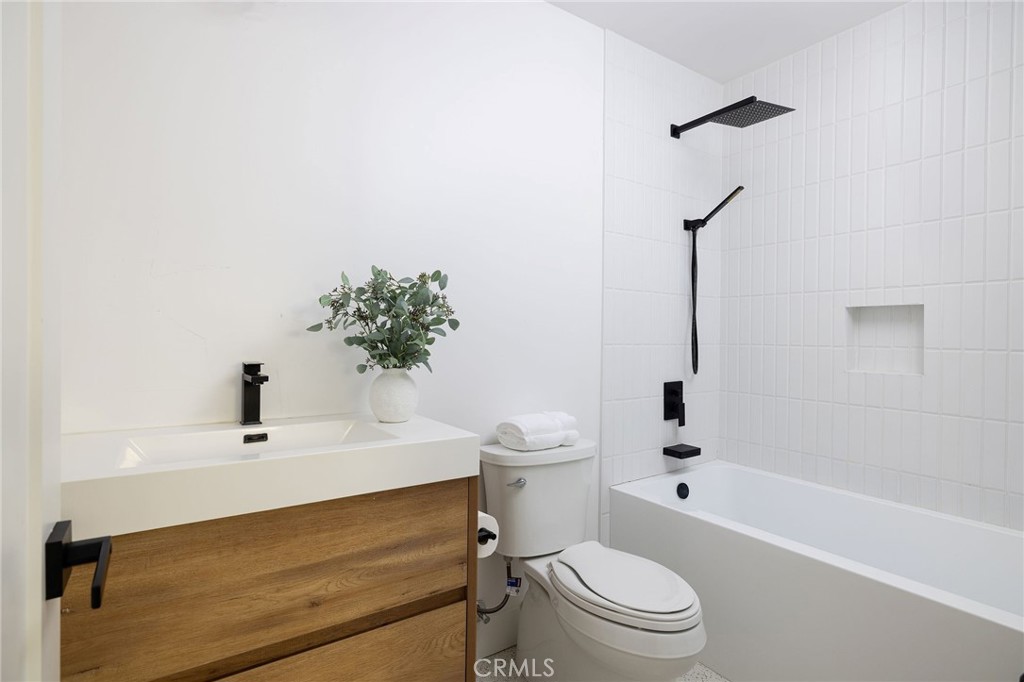 Seal Beach, California, 90740, United States, 5 Bedrooms Bedrooms, ,3 BathroomsBathrooms,Residential,For Sale,1988000