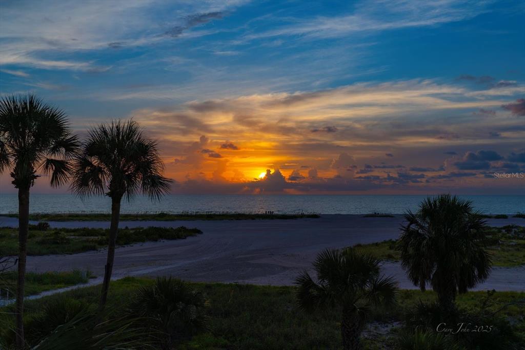 Clearwater Beach, Florida, 33767, United States, 2 Bedrooms Bedrooms, ,2 BathroomsBathrooms,Residential,For Sale,1912090