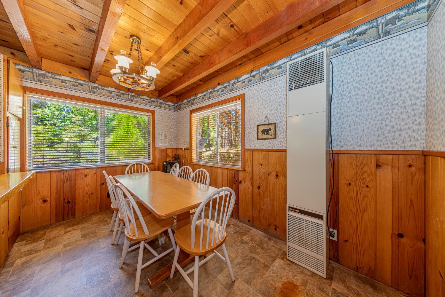 Yosemite, California, 95389, United States, 5 Bedrooms Bedrooms, ,4 BathroomsBathrooms,Residential,For Sale,1975650