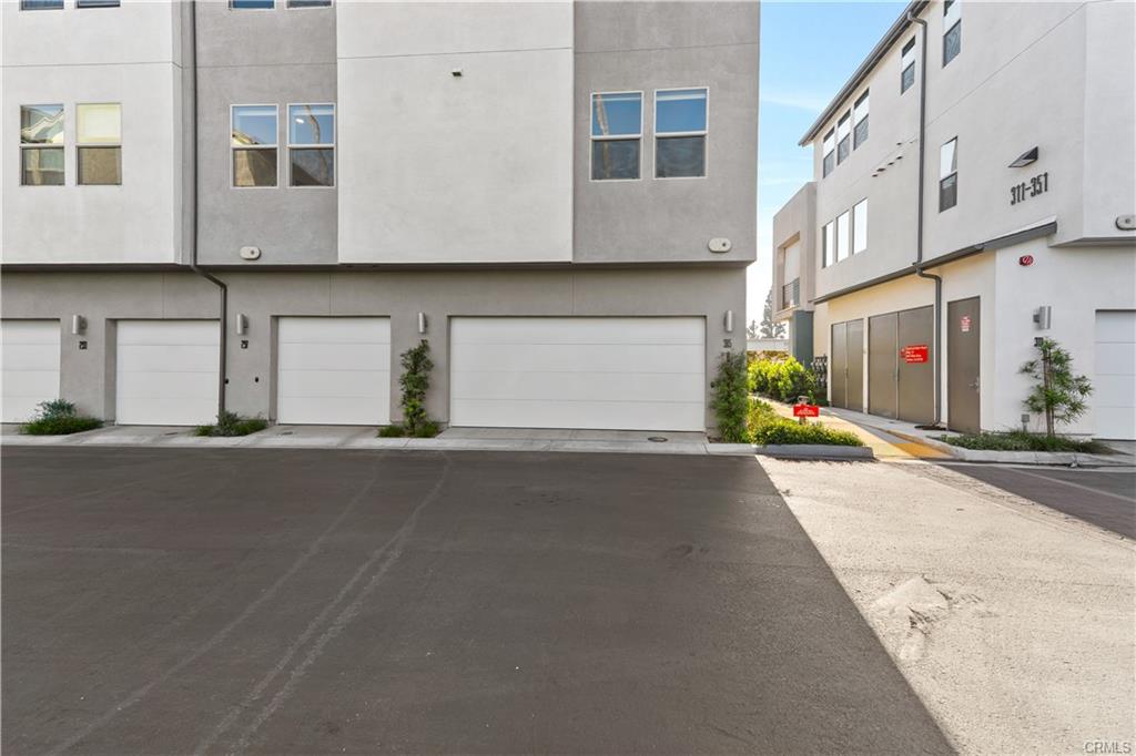 Compton, California, 90221, United States, 9 Bedrooms Bedrooms, ,Residential,For Sale,1982373