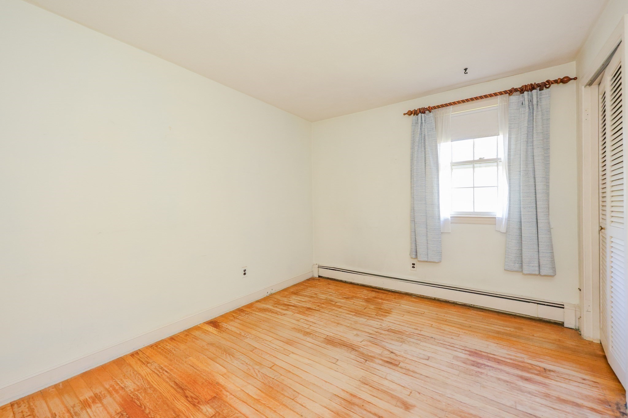 Reading, Massachusetts, 01867, United States, 3 Bedrooms Bedrooms, ,1 BathroomBathrooms,Residential,For Sale,1979486