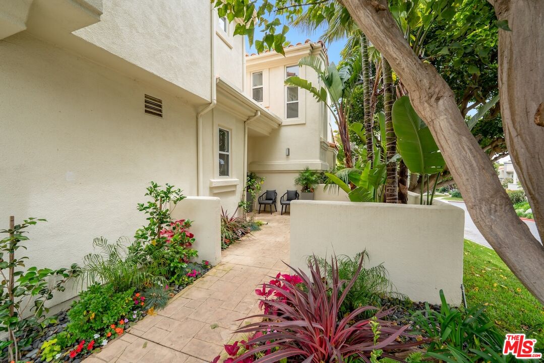 Malibu, California, 90265, United States, 3 Bedrooms Bedrooms, ,3 BathroomsBathrooms,Residential,For Sale,1850176