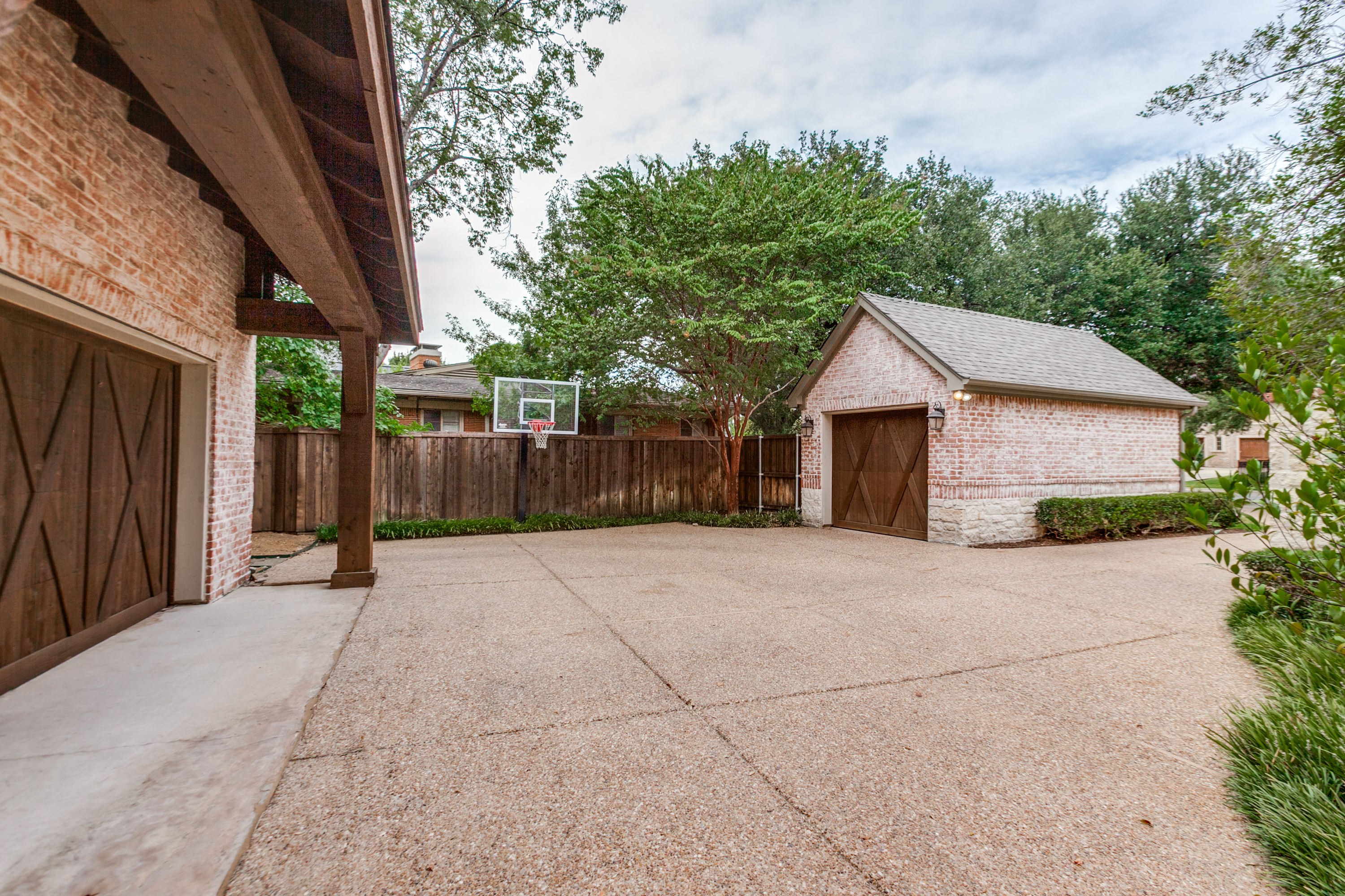  Preston Hollow 5-Bedroom Home with Pool, 2 Offices, and First-Floor Primary - 物件實景