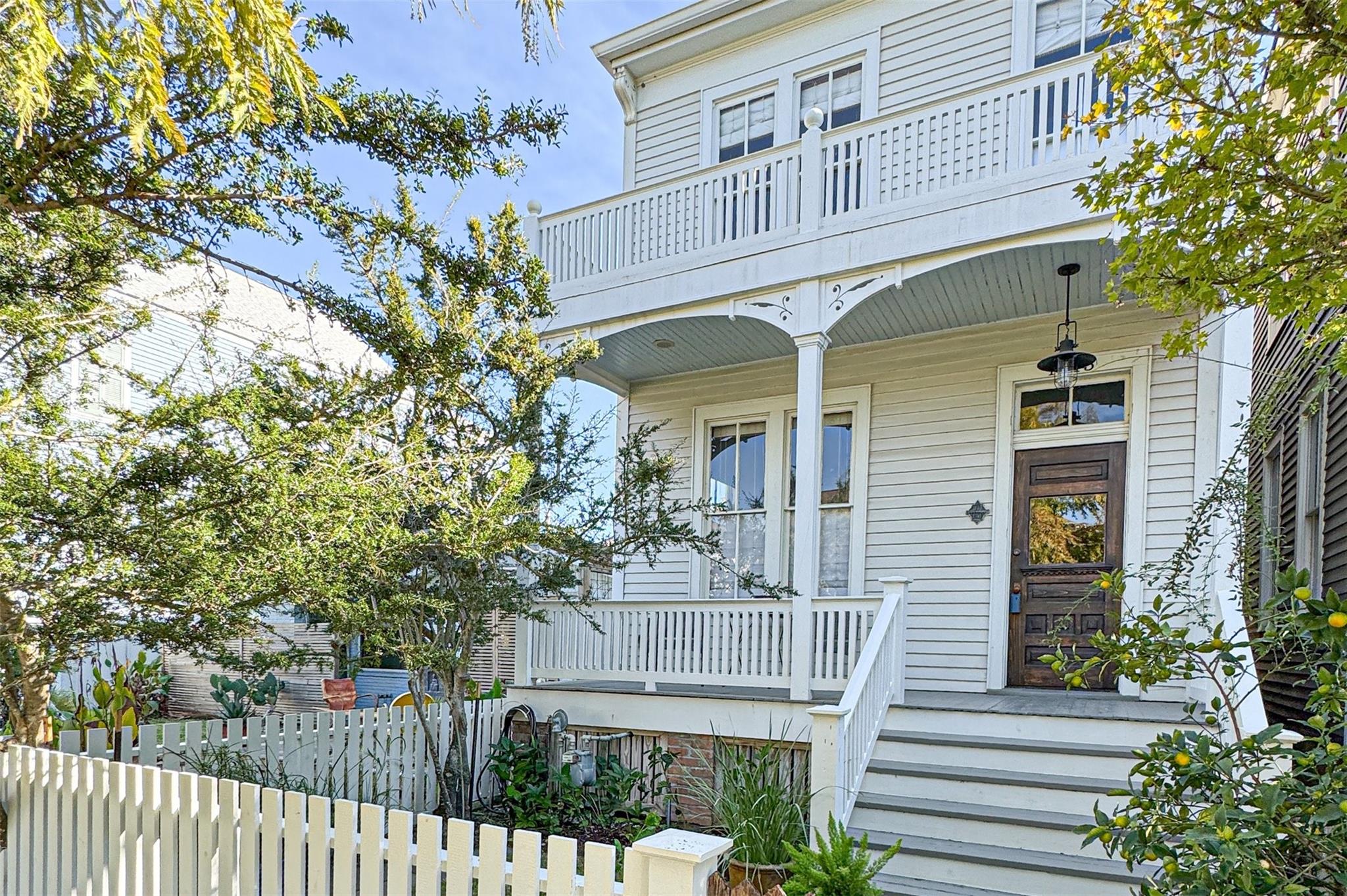 Galveston, Texas, 77550, United States, 3 Bedrooms Bedrooms, ,3 BathroomsBathrooms,Residential,For Sale,1986296