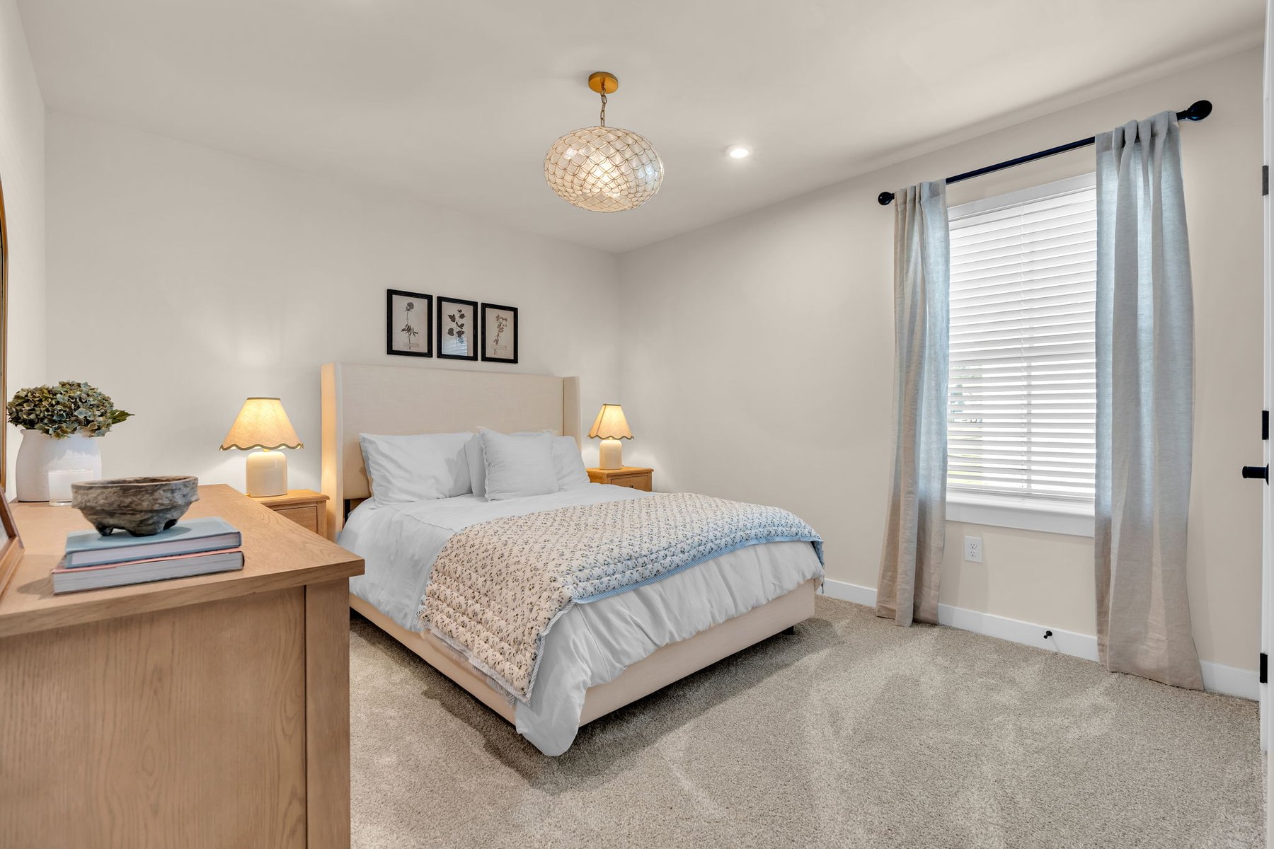  Newer Construction Home with Sophisticated Designer Upgrades - 物件實景