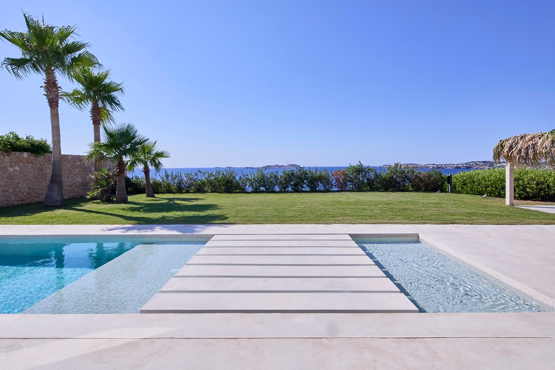  Villa on the beachfront in Caló d