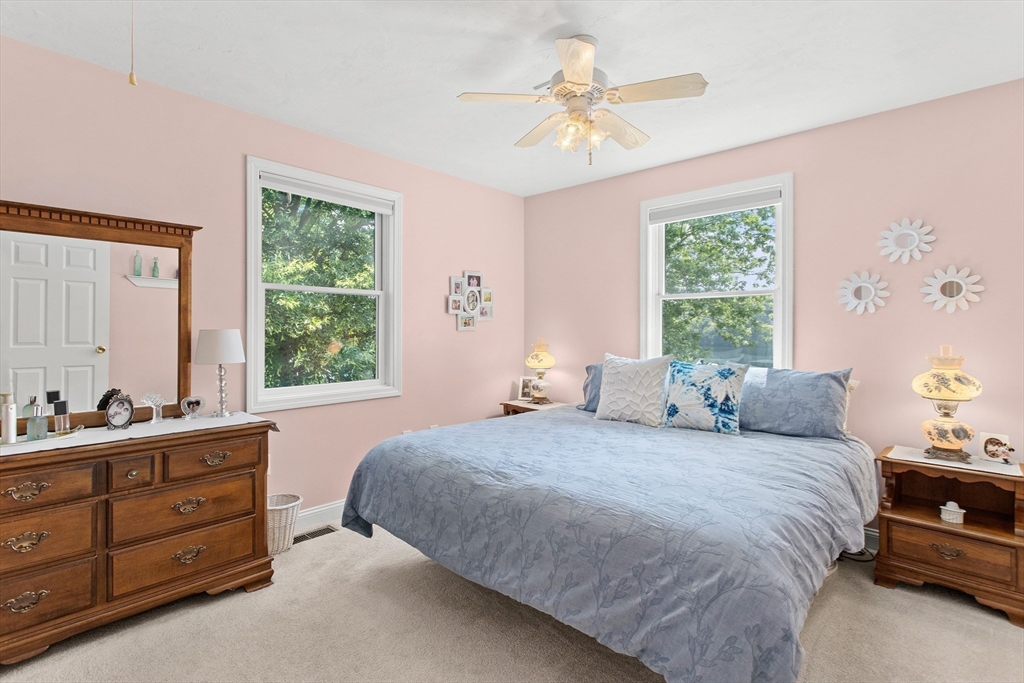 Methuen, Massachusetts, 01844, United States, 3 Bedrooms Bedrooms, ,2 BathroomsBathrooms,Residential,For Sale,1929056