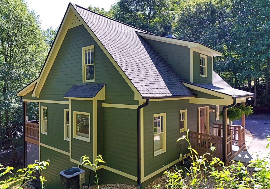 Hiawassee, Georgia, 30546, United States, 3 Bedrooms Bedrooms, ,4 BathroomsBathrooms,Residential,For Sale,1877027
