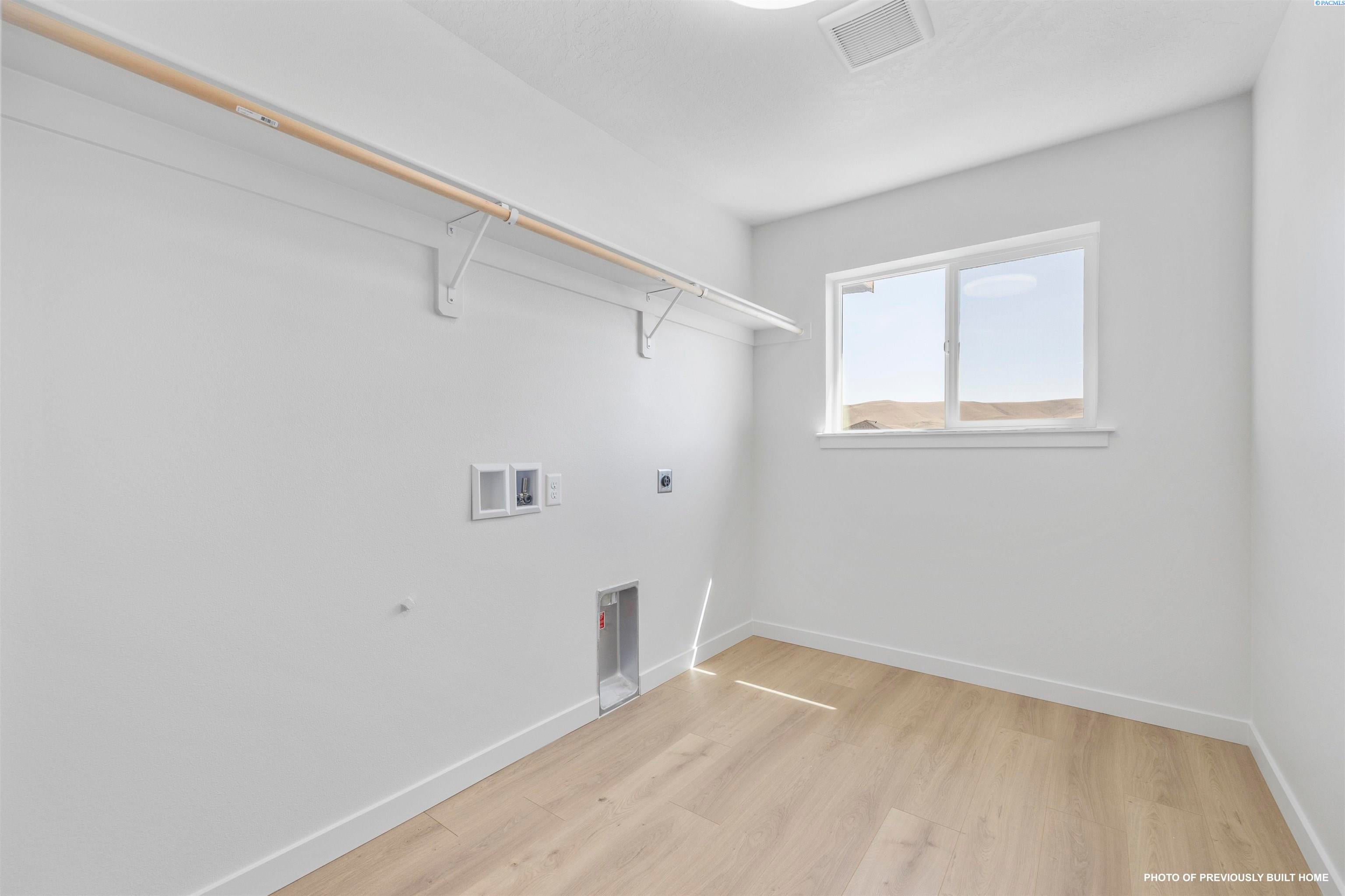 Prosser, Washington, 99350, United States, 5 Bedrooms Bedrooms, ,3 BathroomsBathrooms,Residential,For Sale,1924139