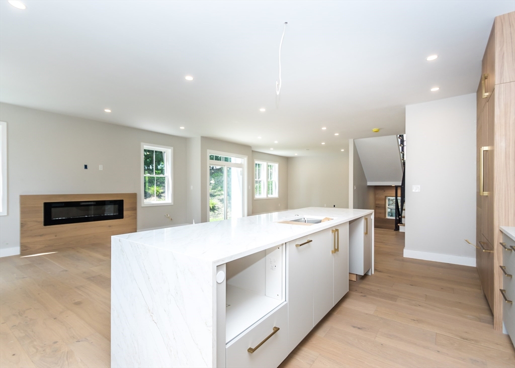 Waltham, Massachusetts, 02453, United States, 4 Bedrooms Bedrooms, ,5 BathroomsBathrooms,Residential,For Sale,1858244