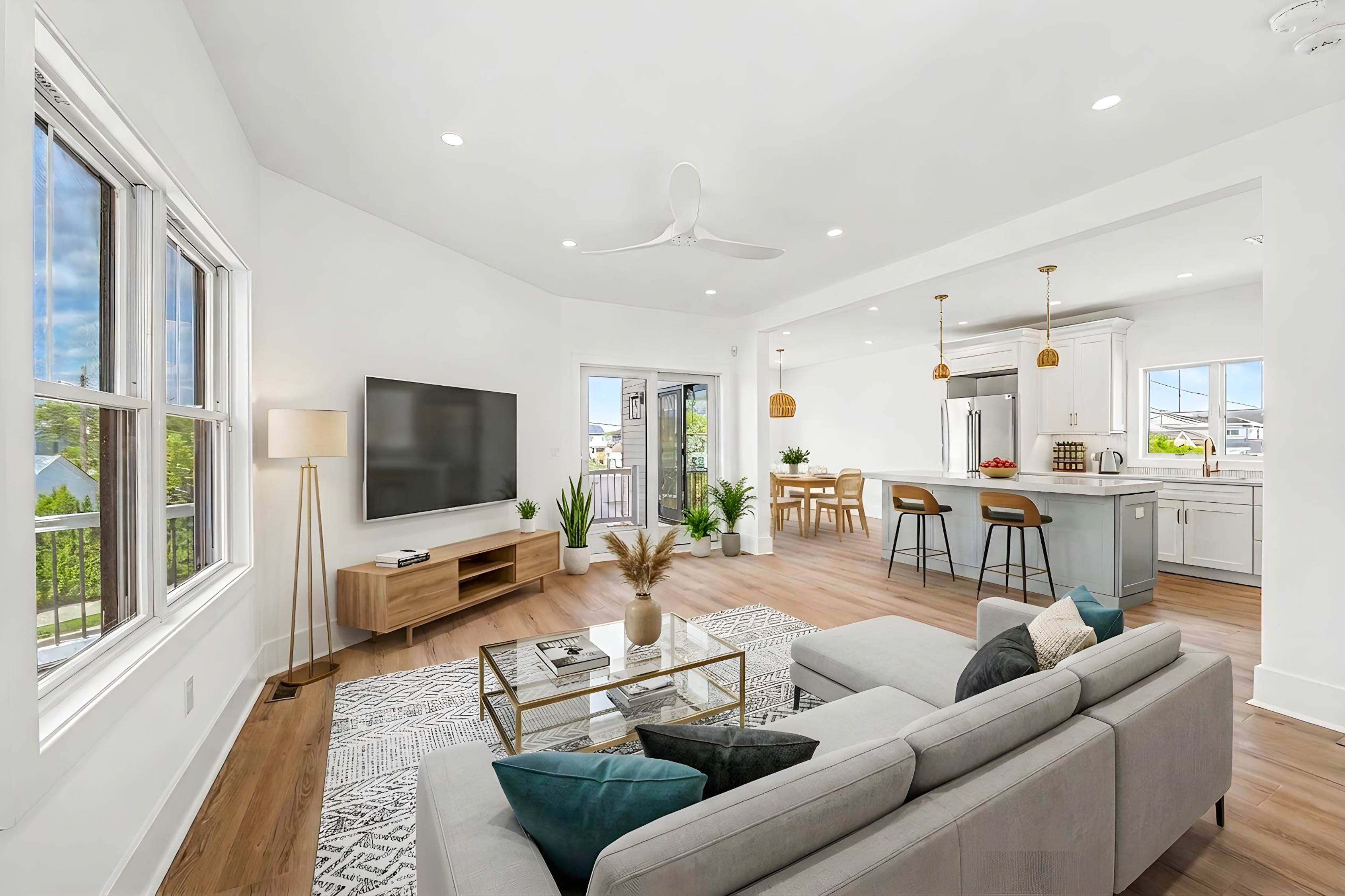  323 N Huntington - 物件實景
